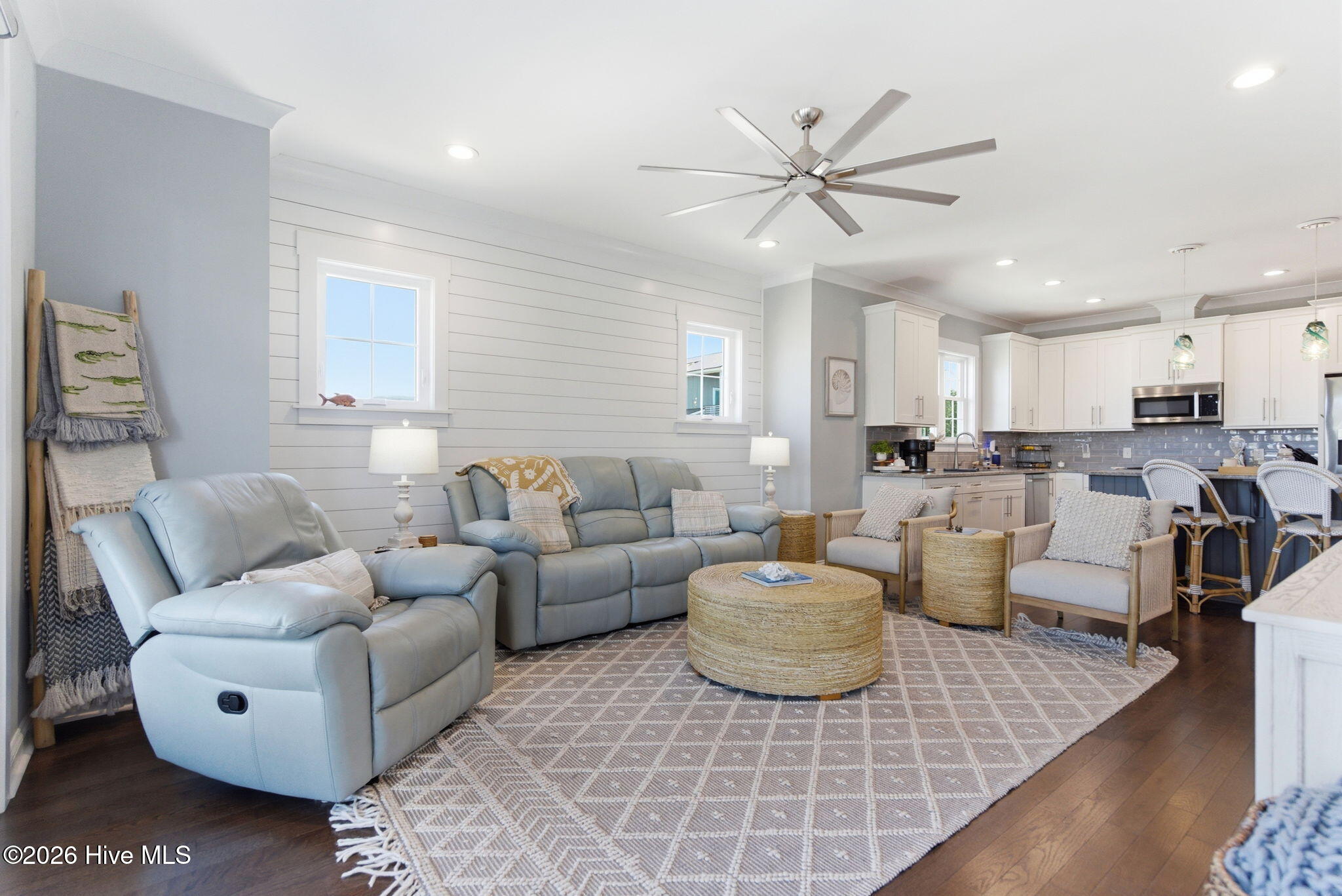 100570056 | Photo 18