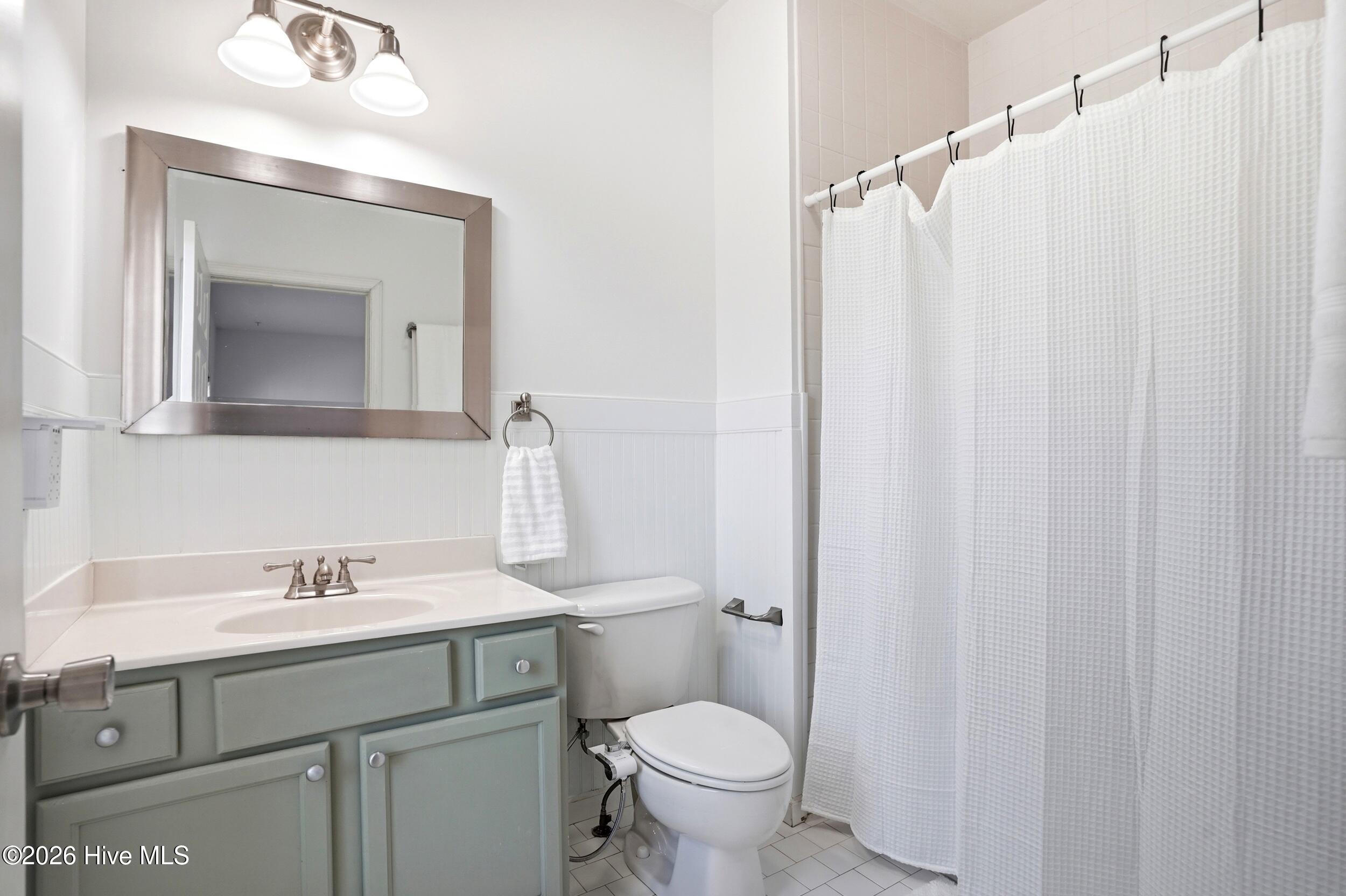 100569296 | Photo 16