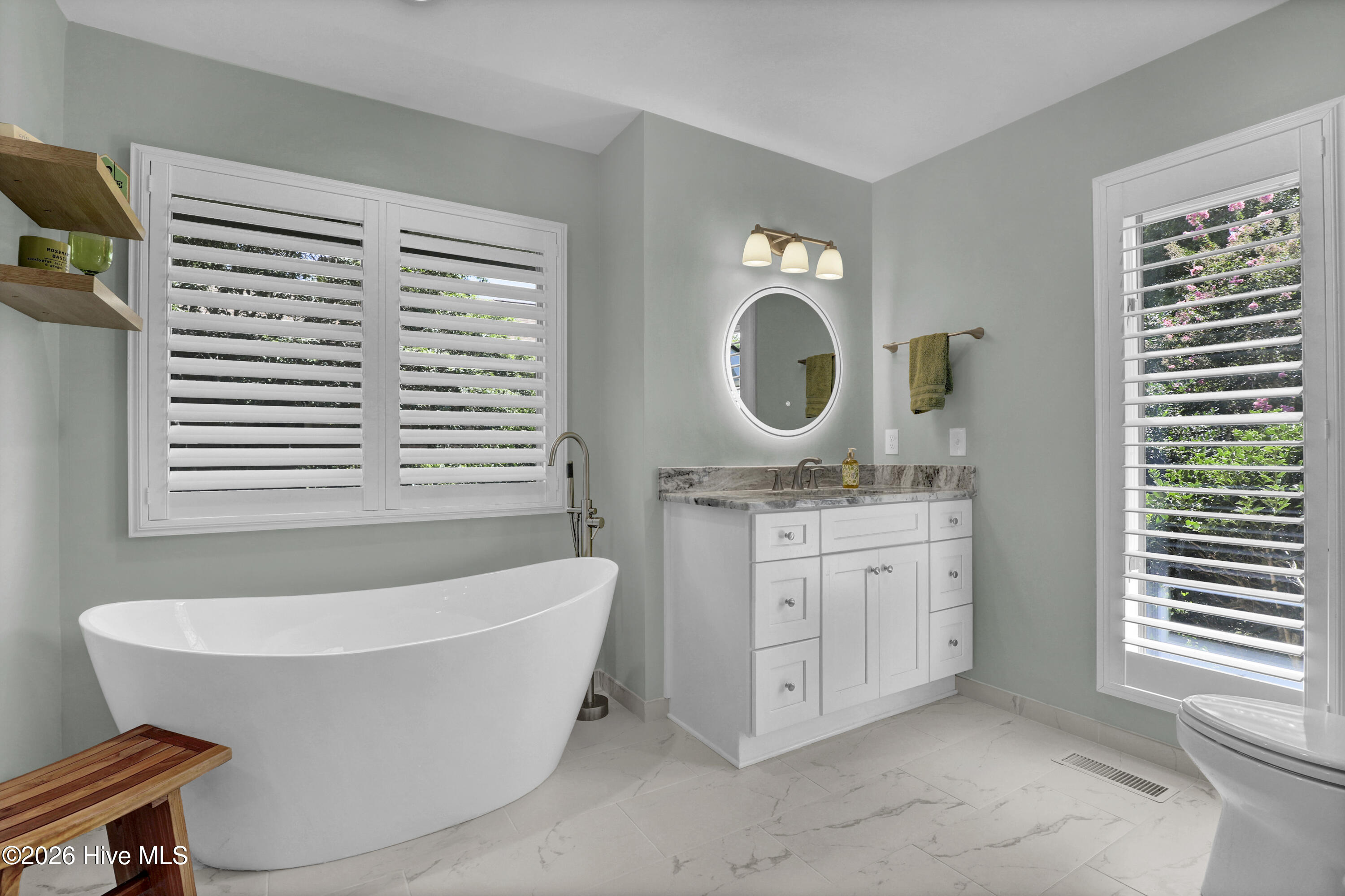 100570450 | Photo 16