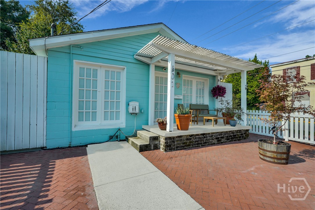 PARKING PAD/COURTYARD