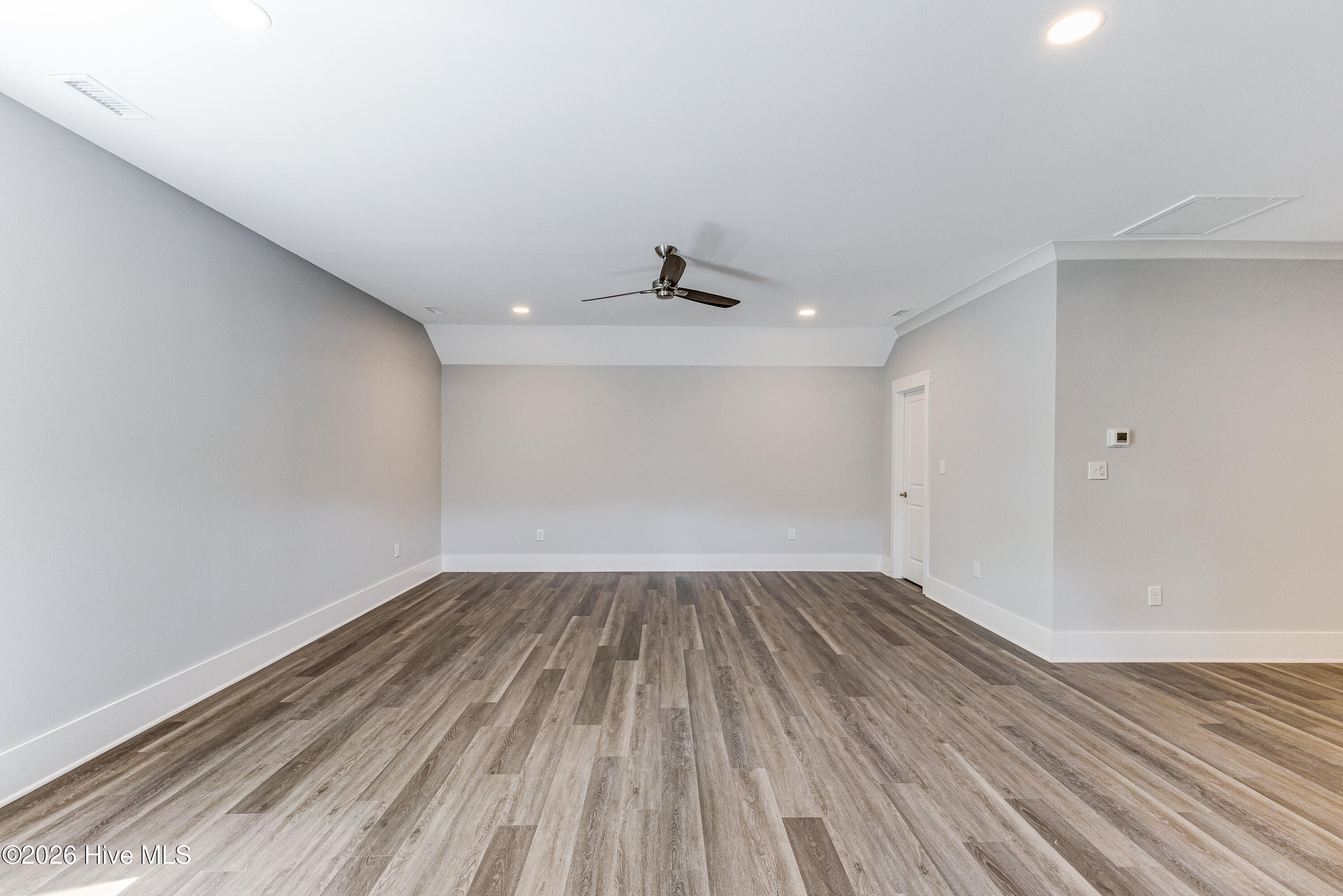 100560439 | Photo 36