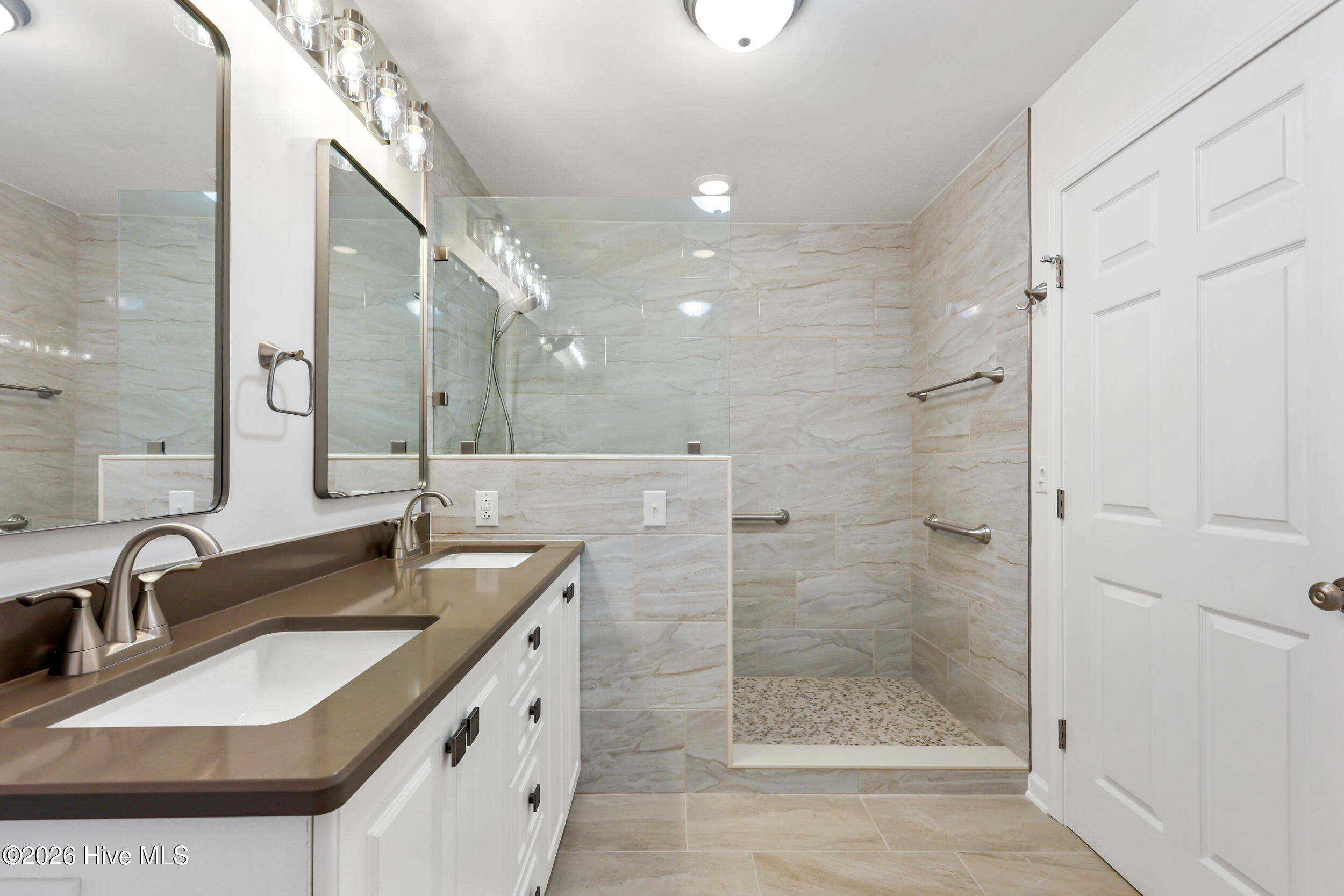 100559813 | Photo 21