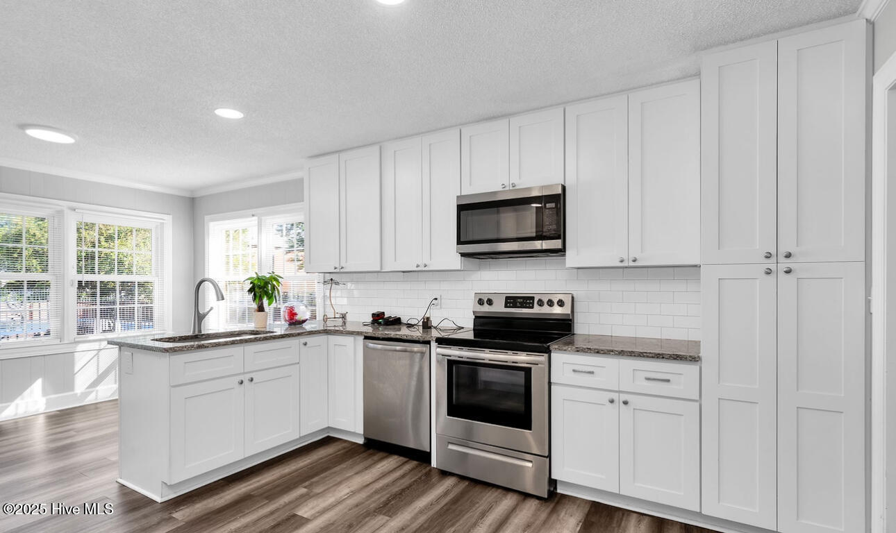 6_photo-159-meadowbrook-lane