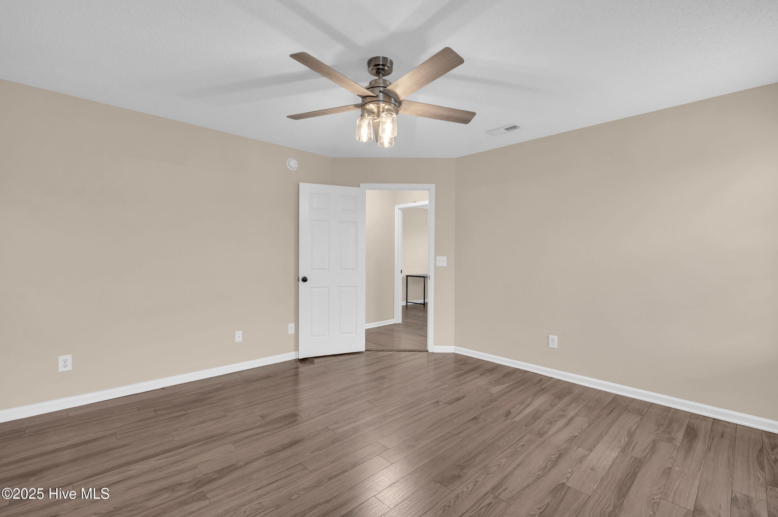 100543780 | Photo 14