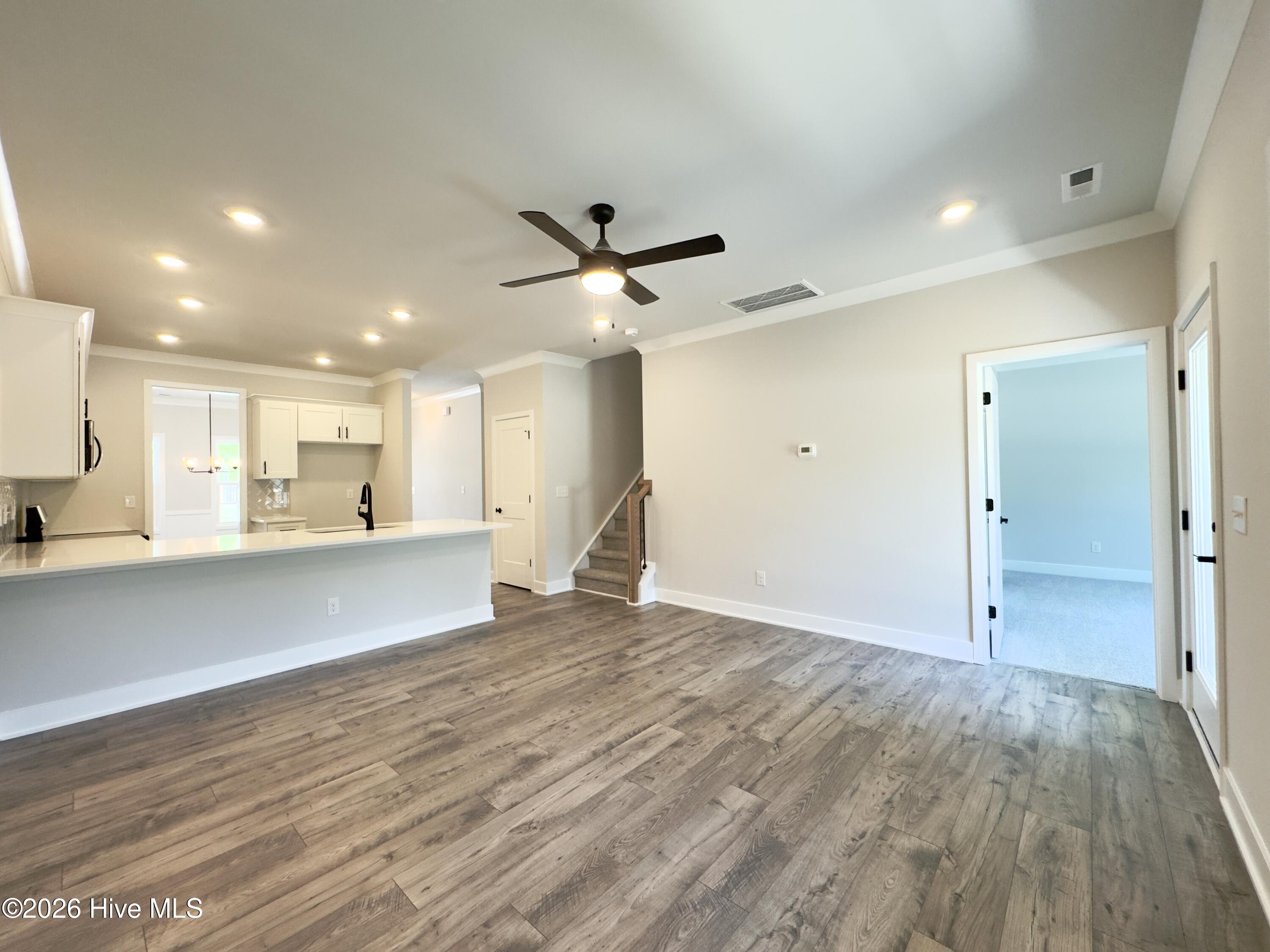 100548866 | Photo 10