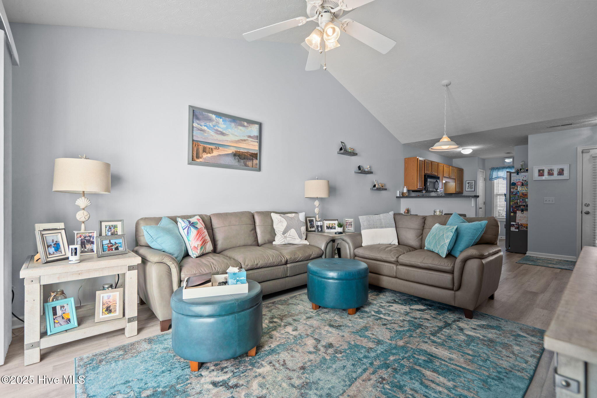 100537421 | Photo 12