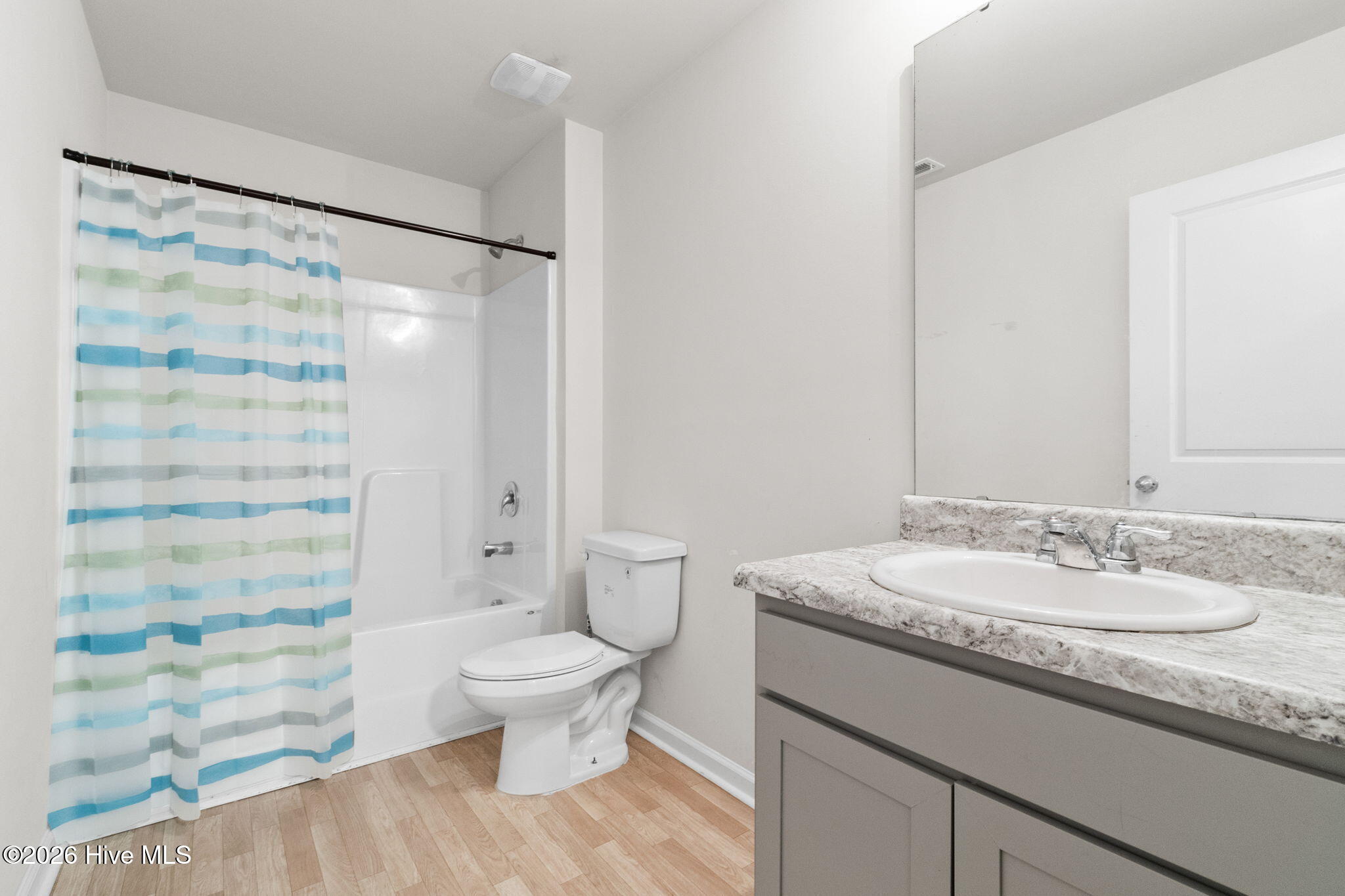 100560384 | Photo 19