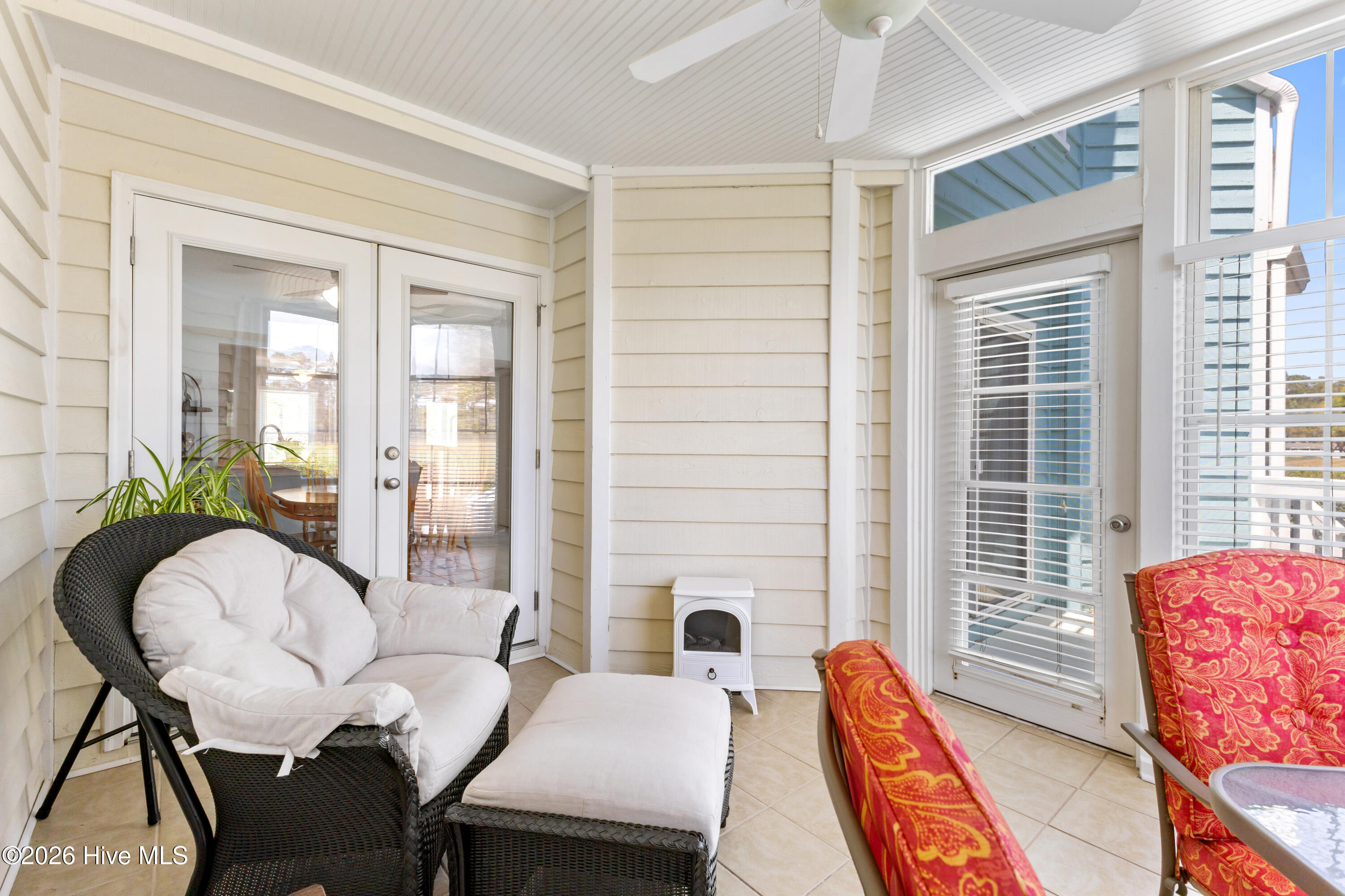 100562727 | Photo 23