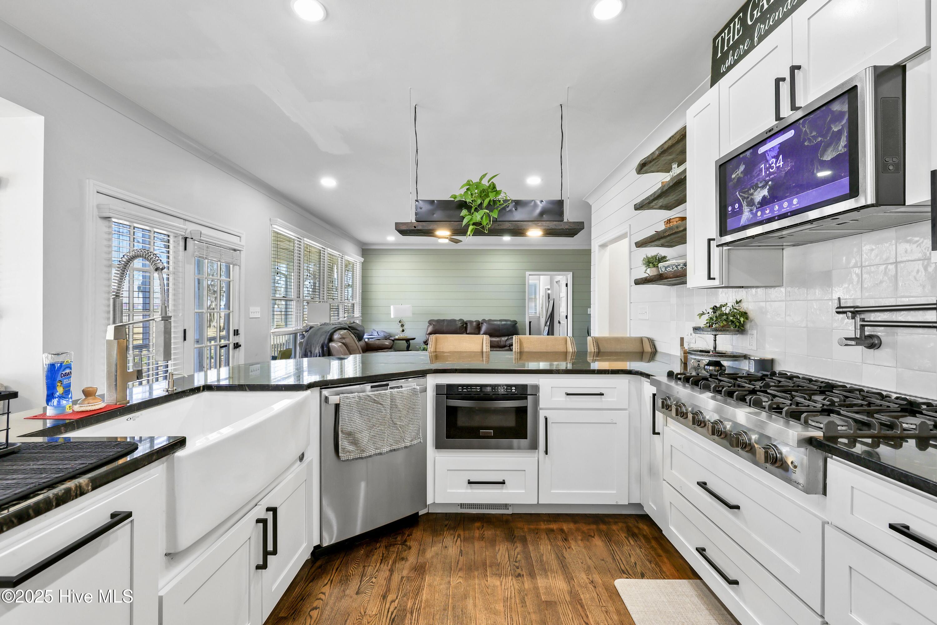 100494735 | Photo 17