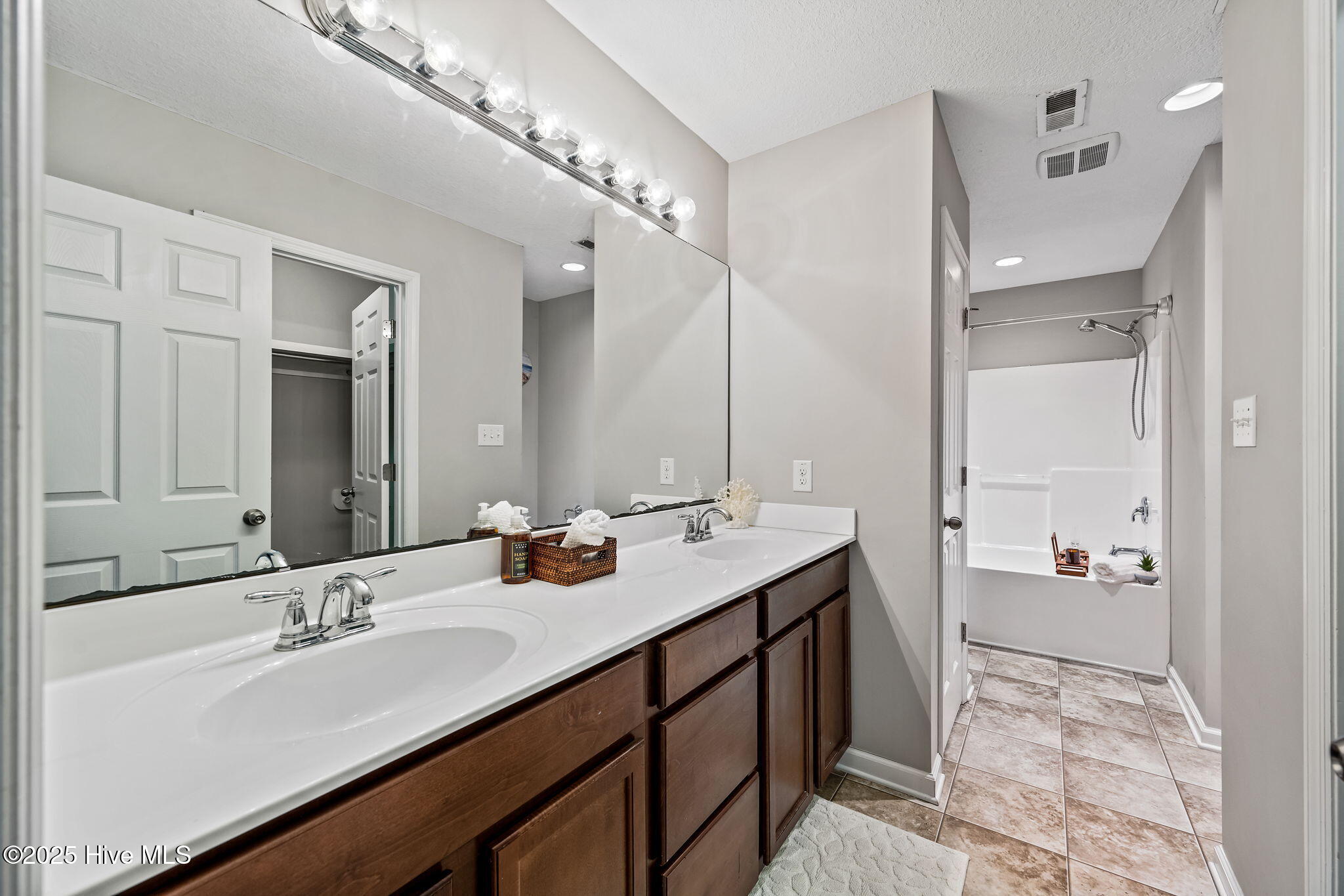 316 Sugarberry Court, Jacksonville, NC 28540 – photo 22: 41-web-or-mls-_RAD0269