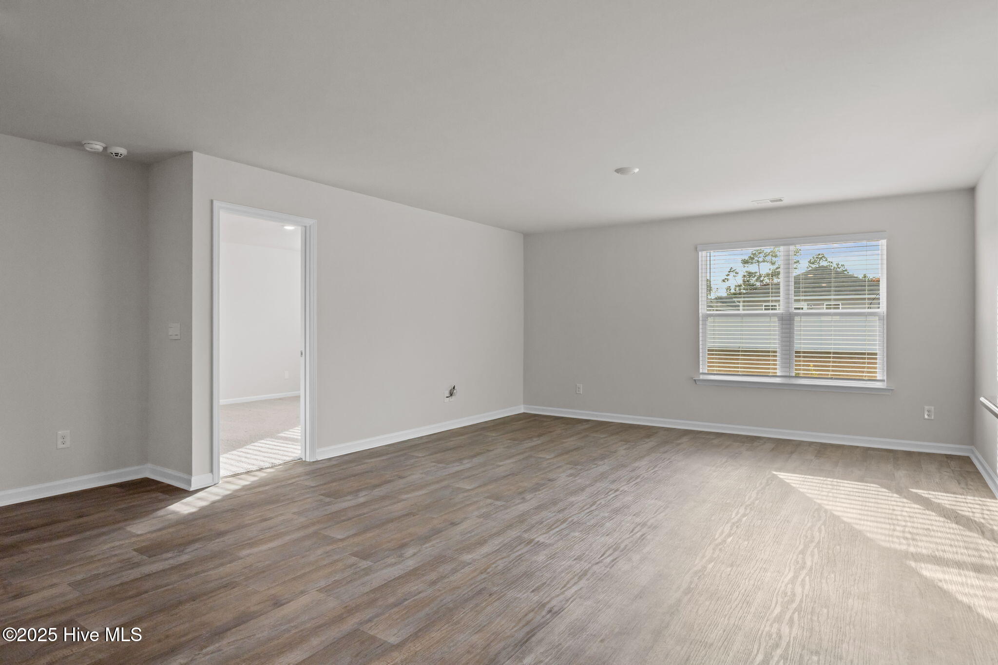 100542693 | Photo 31