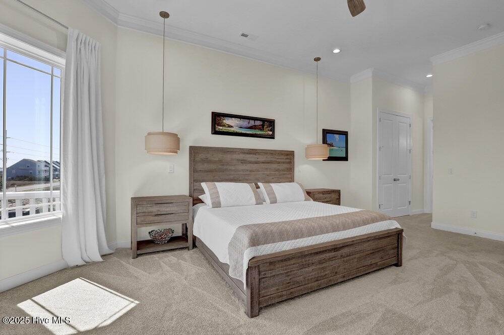 100499001 | Photo 38