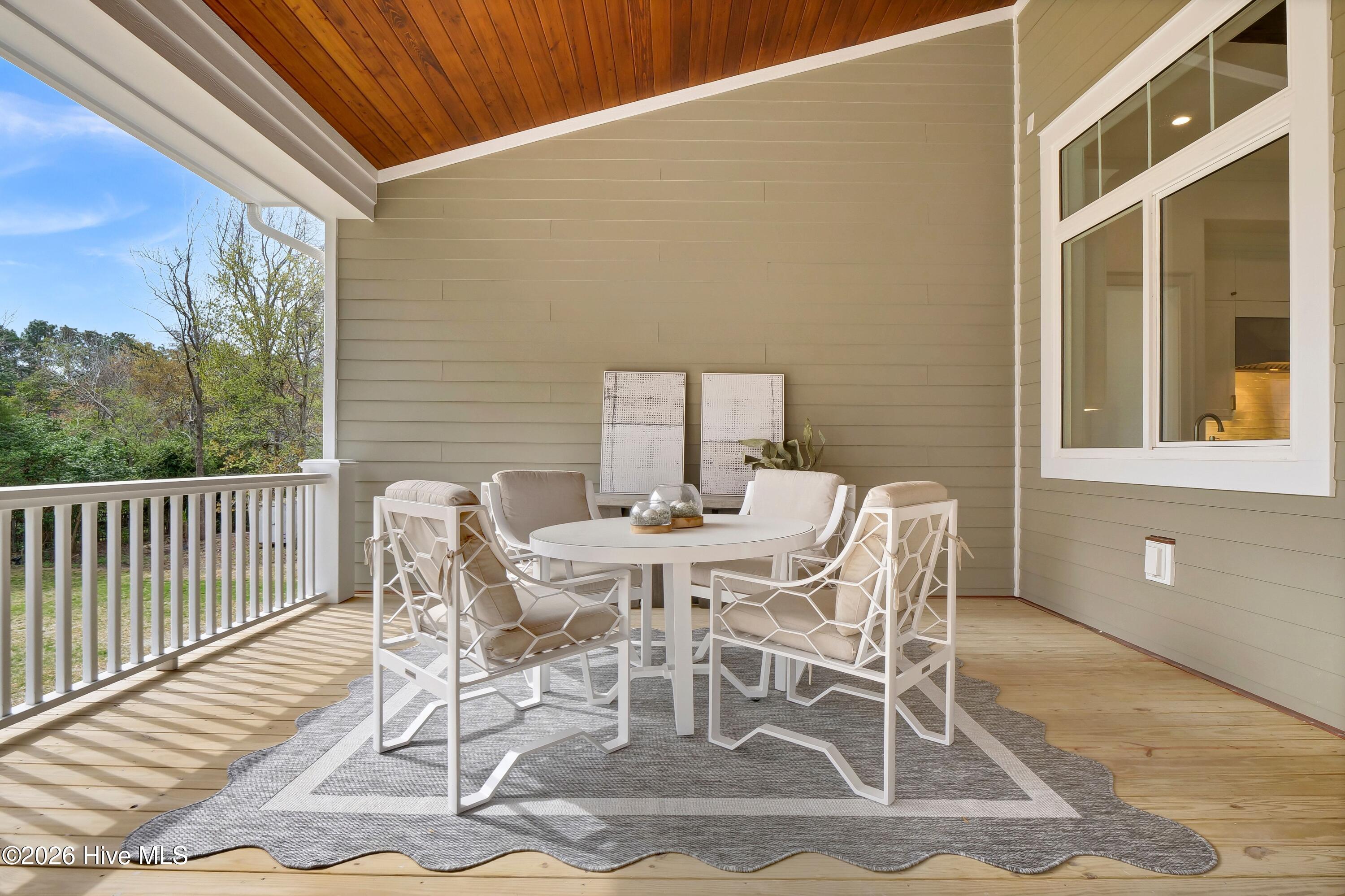 100553648 | Photo 37