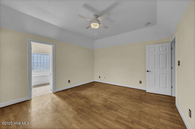 100542118 | Photo 21