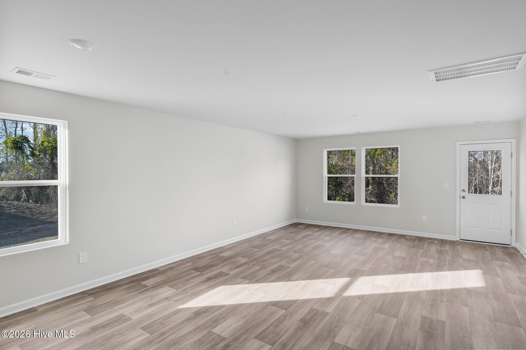 100552618 | Photo 11