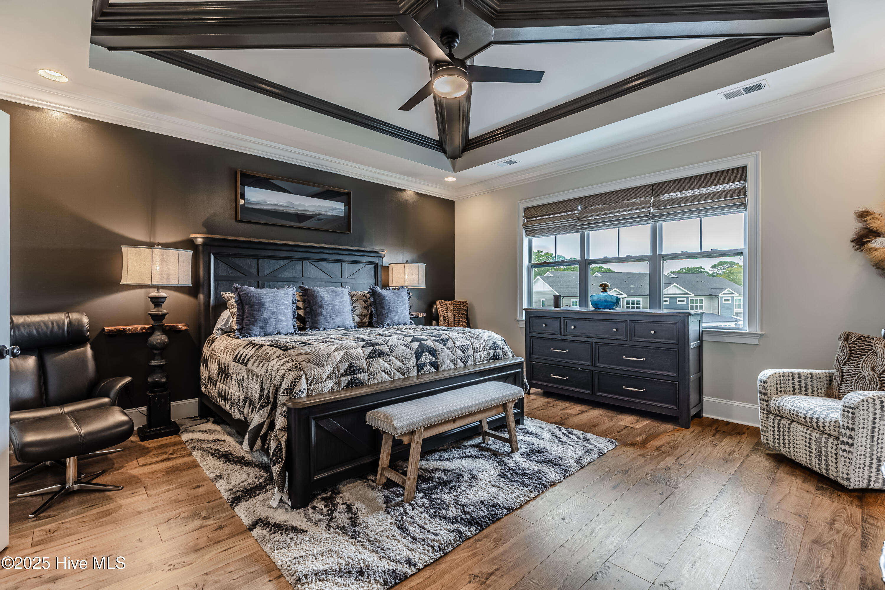 100523933 | Photo 32