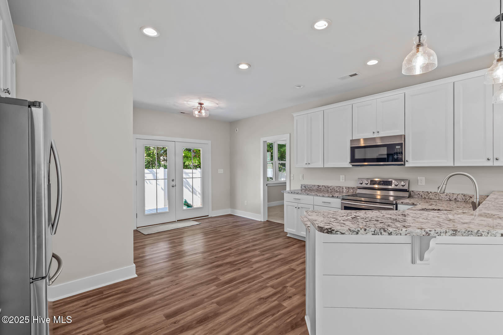 100535399 | Photo 13