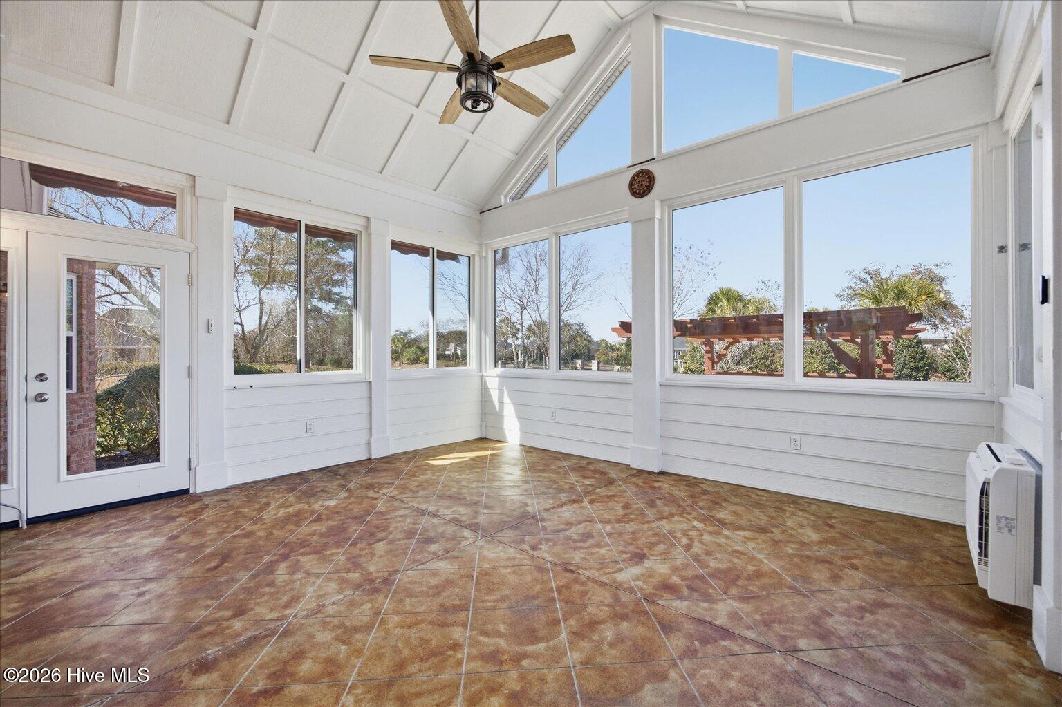 100557521 | Photo 45