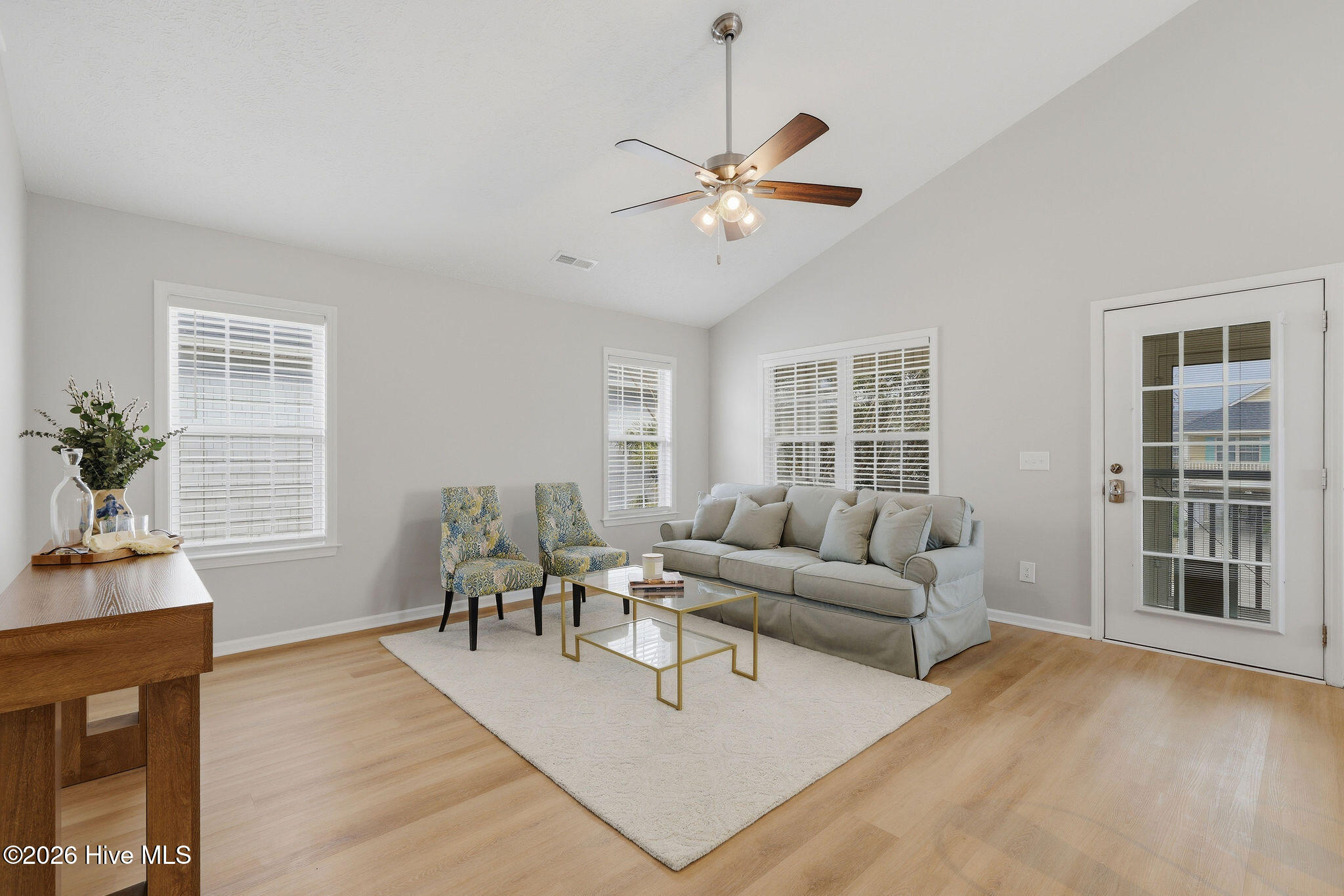 100562834 | Photo 21