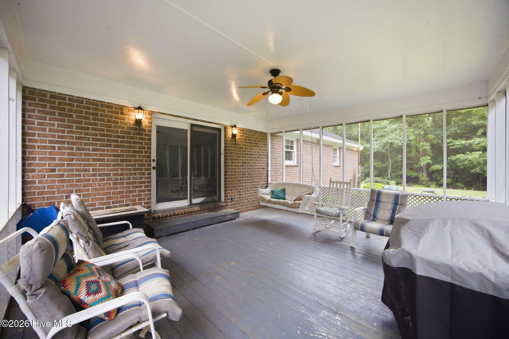 100570604 | Photo 33