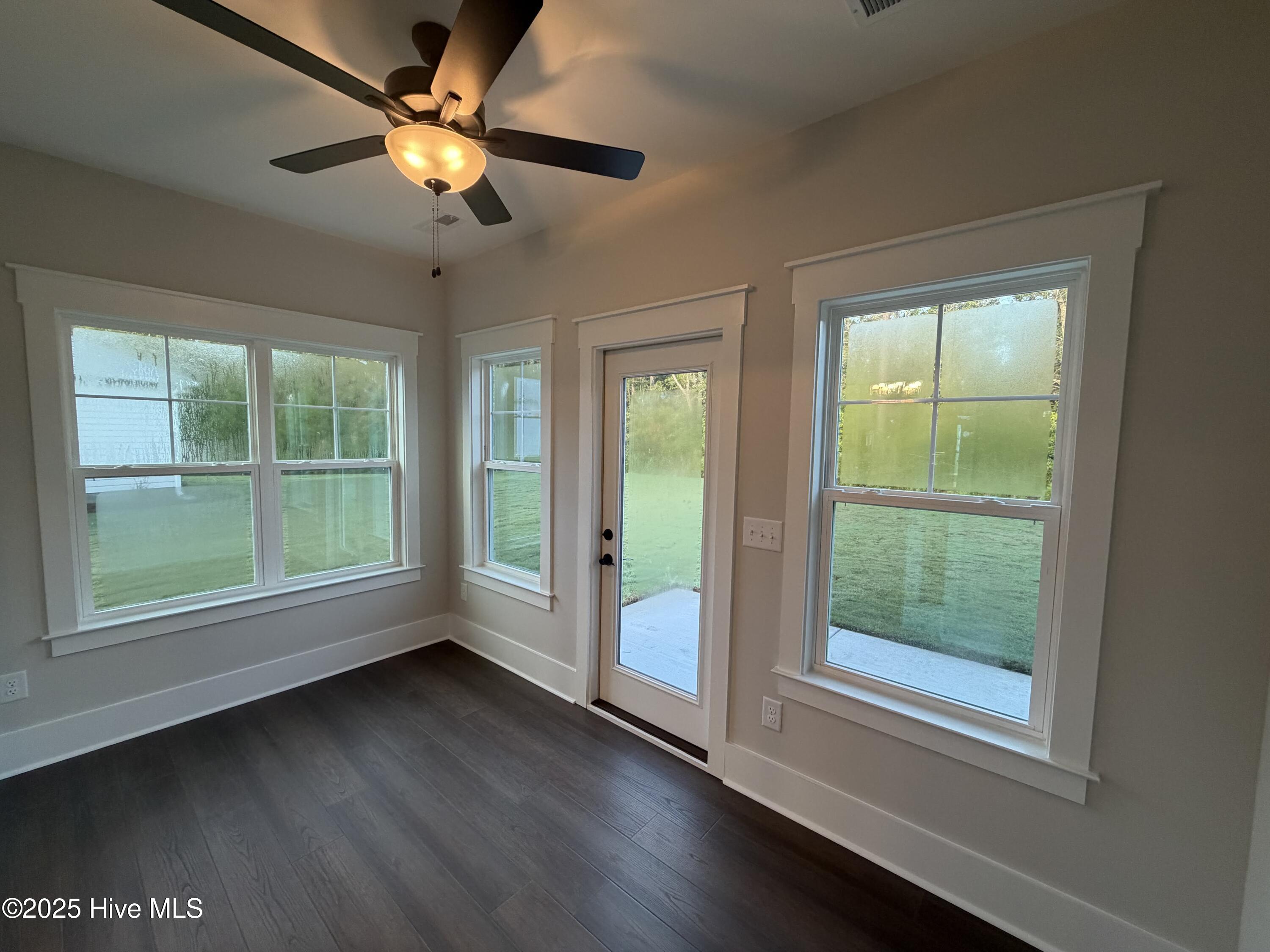 100521695 | Photo 19