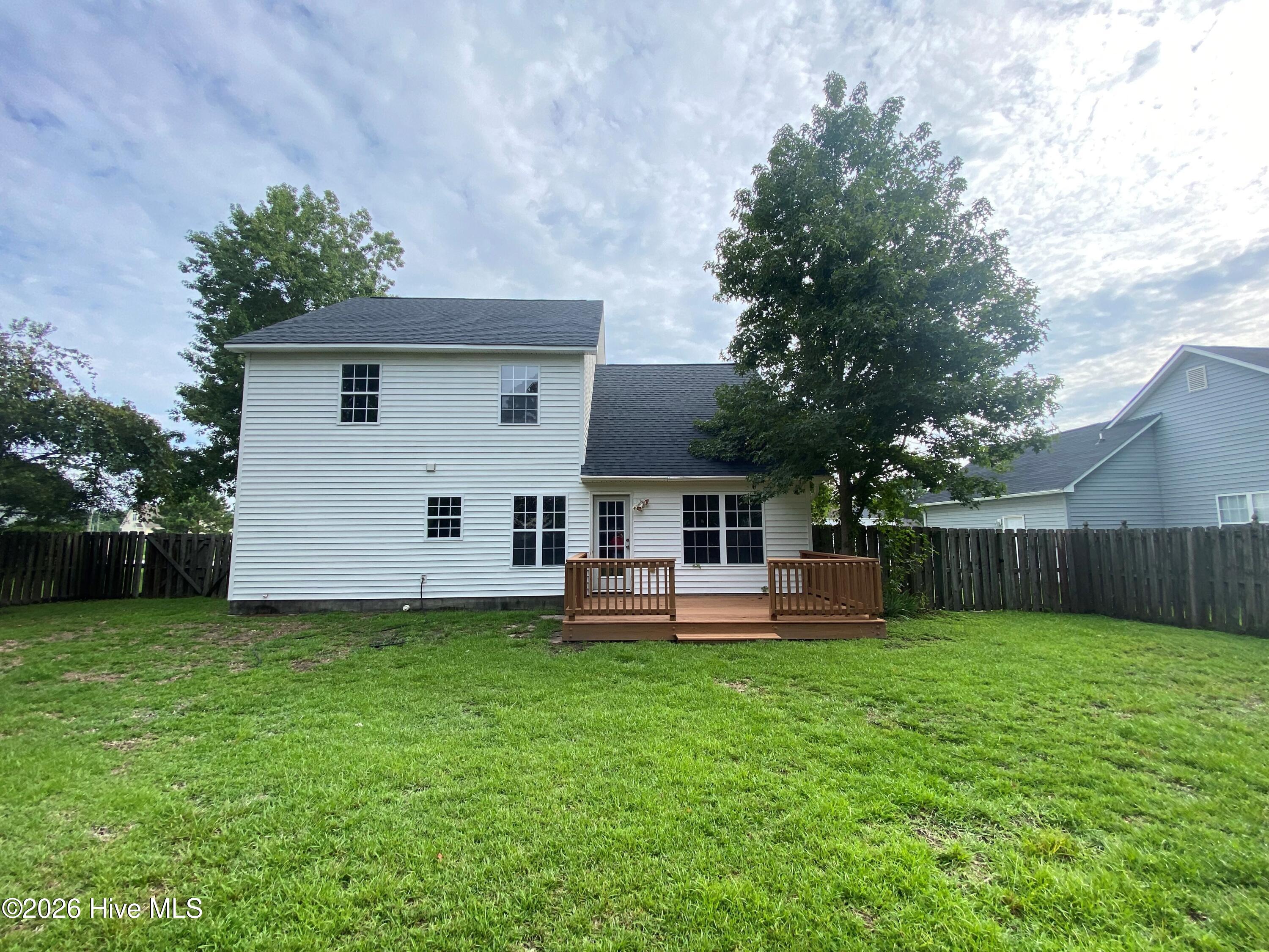 100566340 | Photo 25