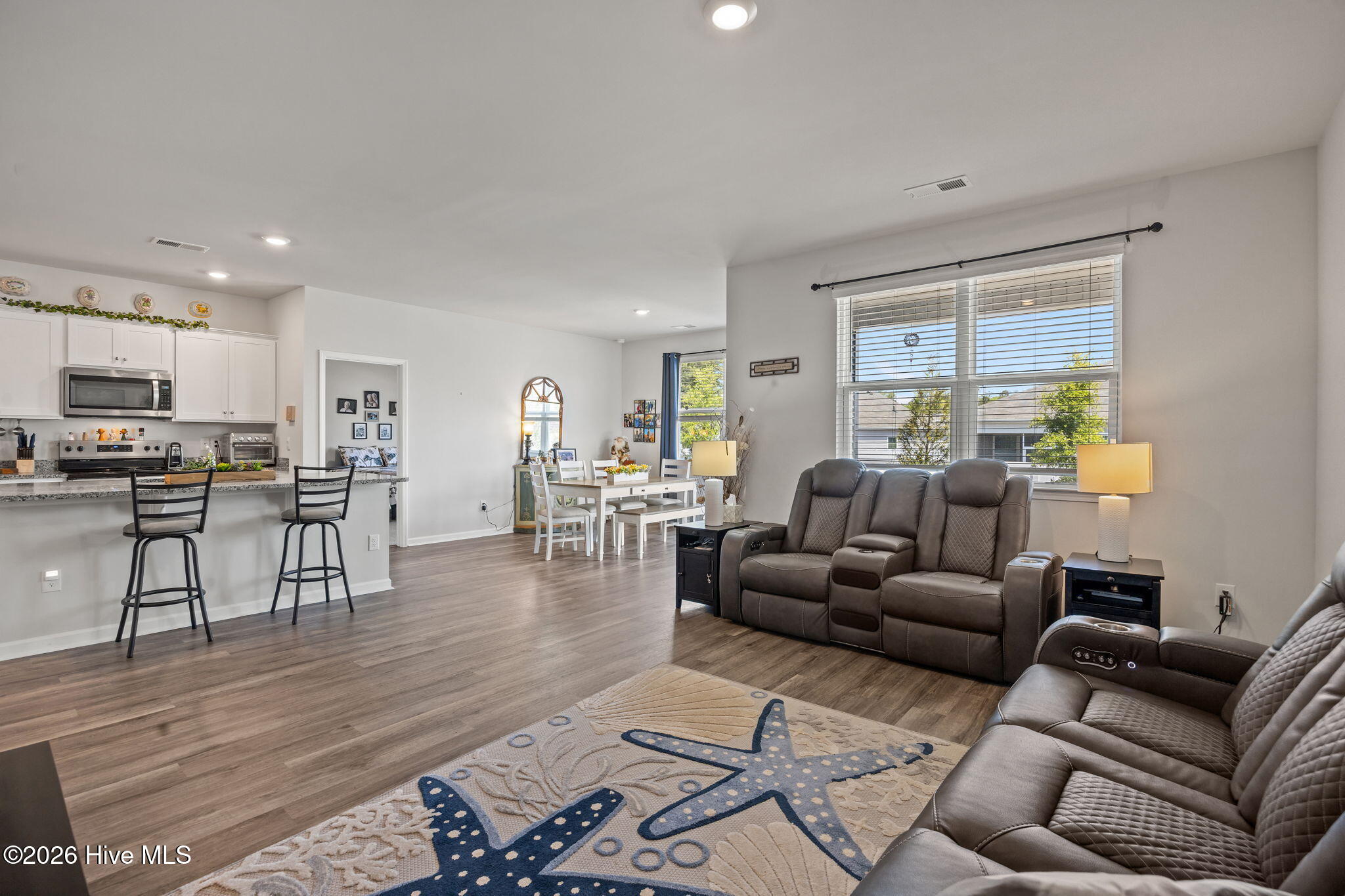 100567889 | Photo 20