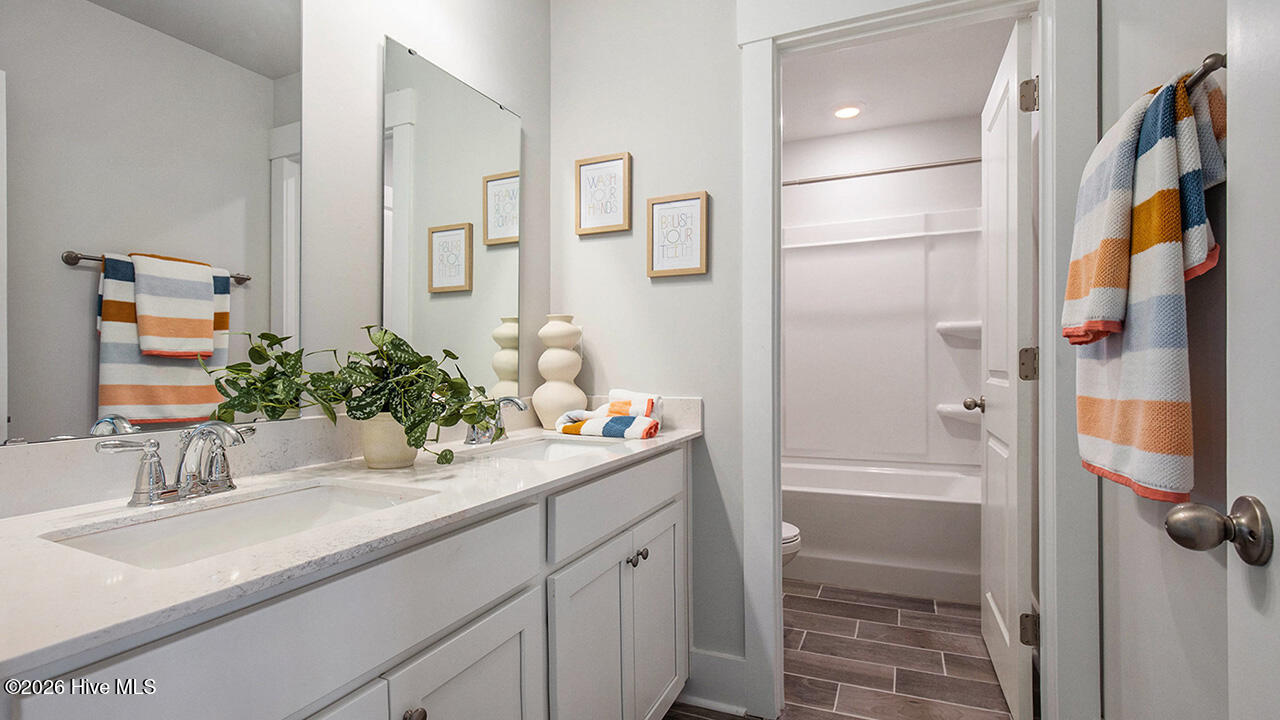 100567119 | Photo 29