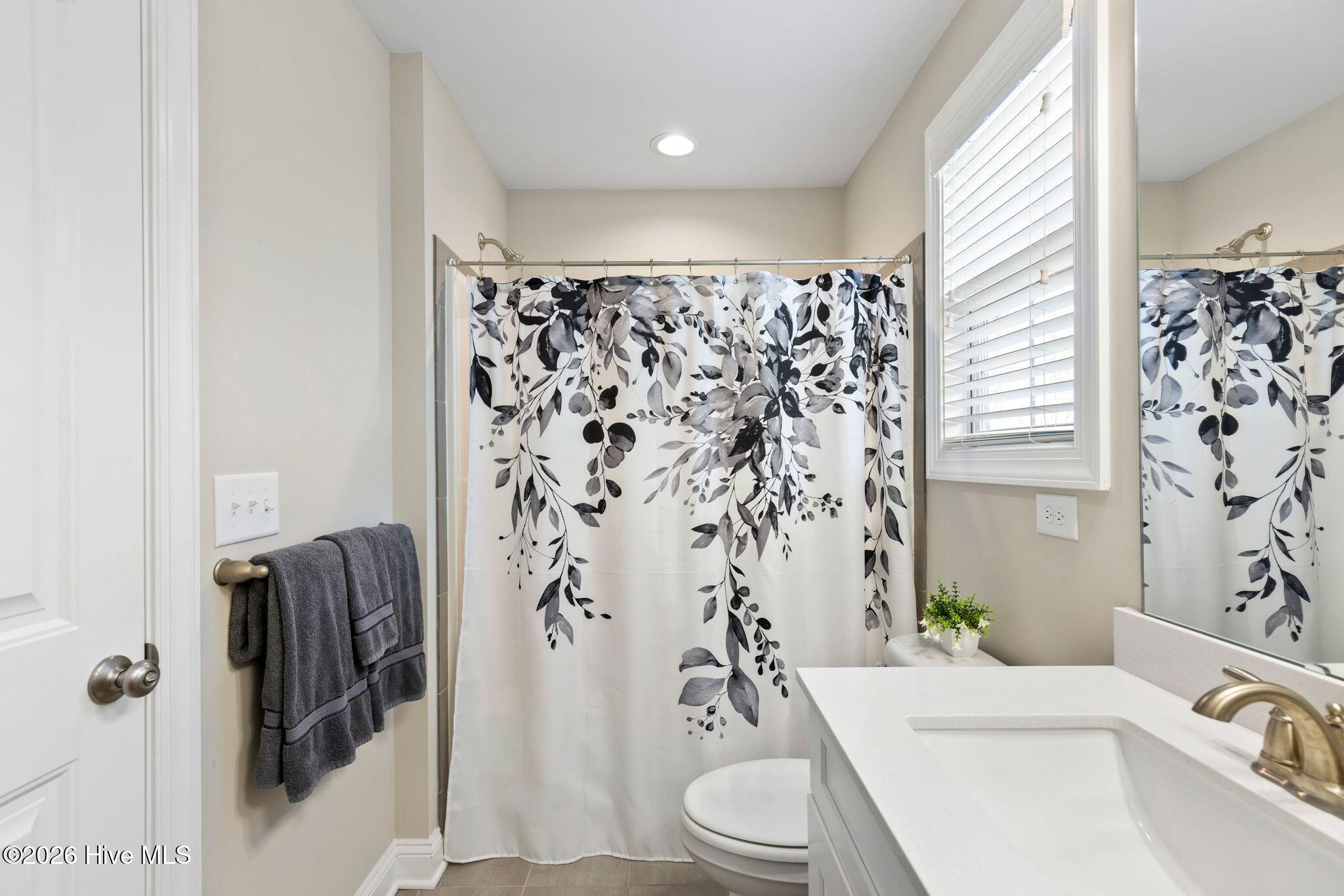 100558926 | Photo 38