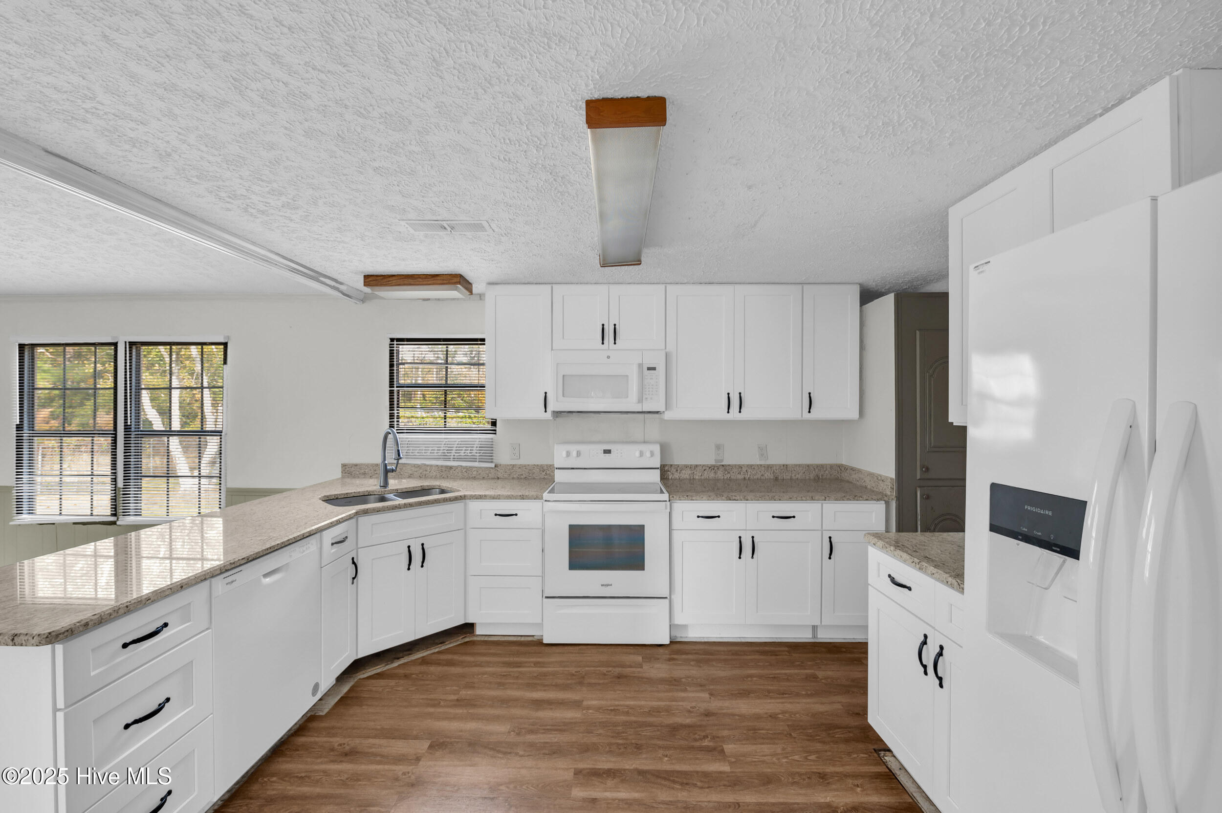 100543883 | Photo 13