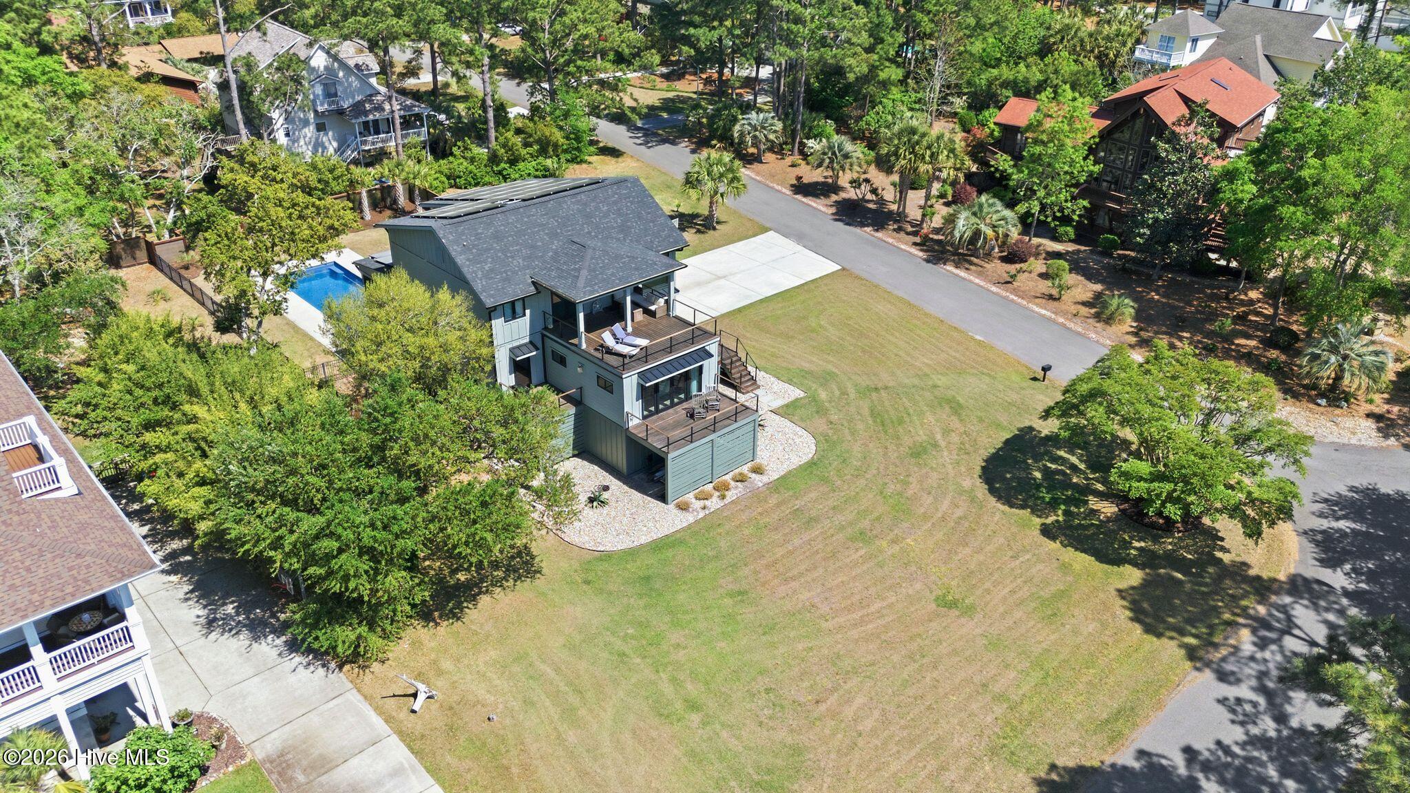 100568012 | Photo 93