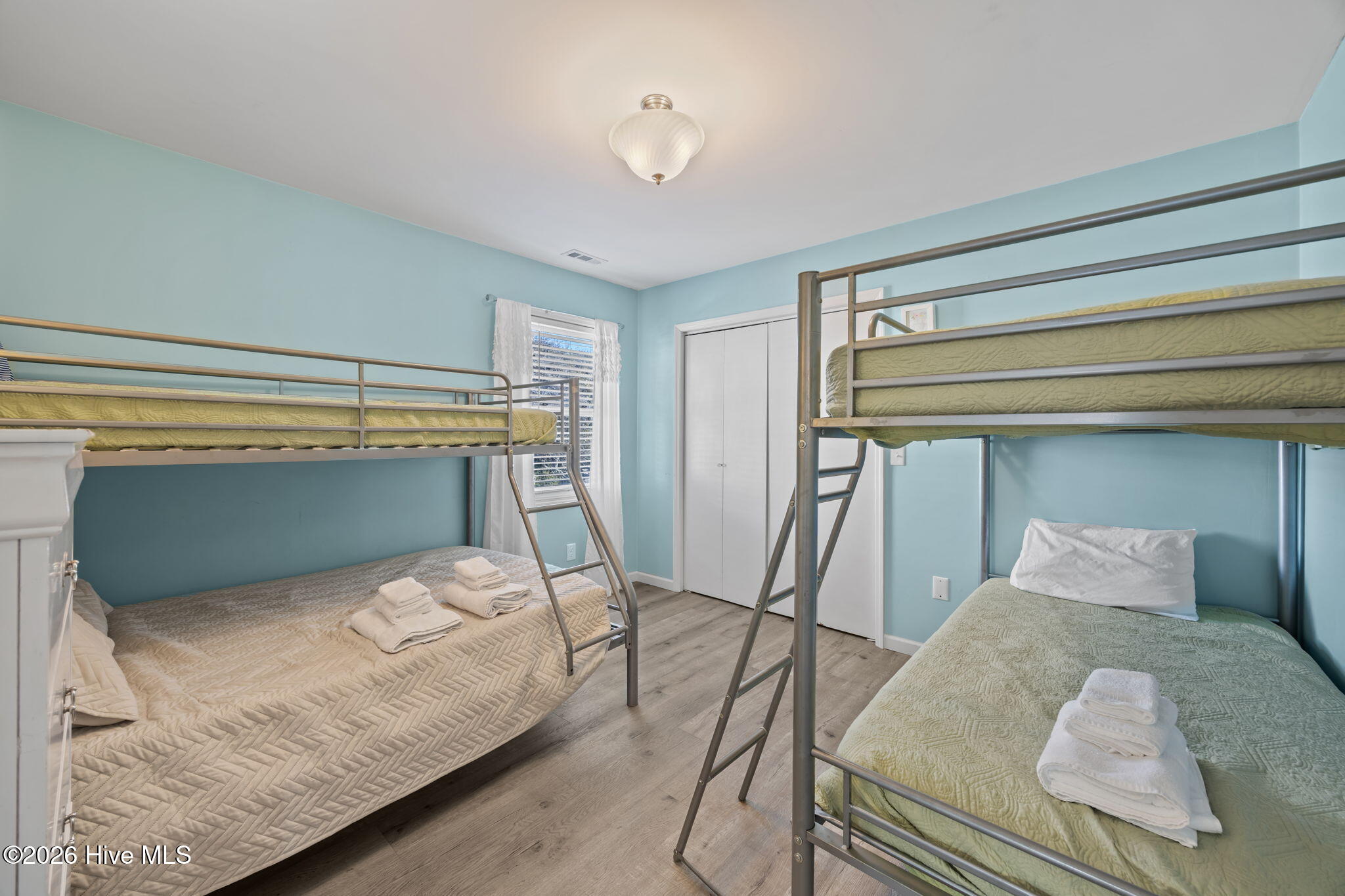 100553984 | Photo 37