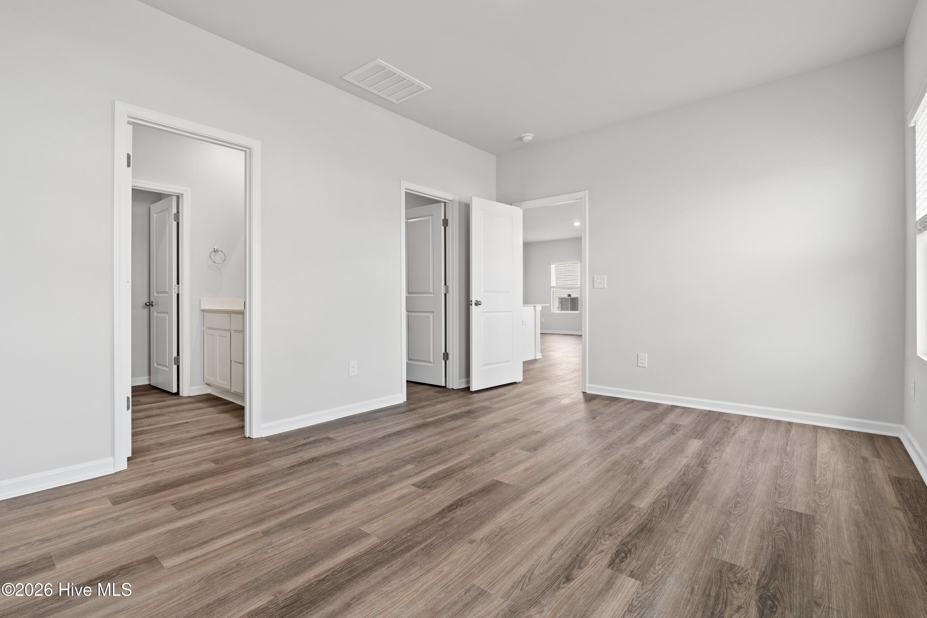 100534400 | Photo 22