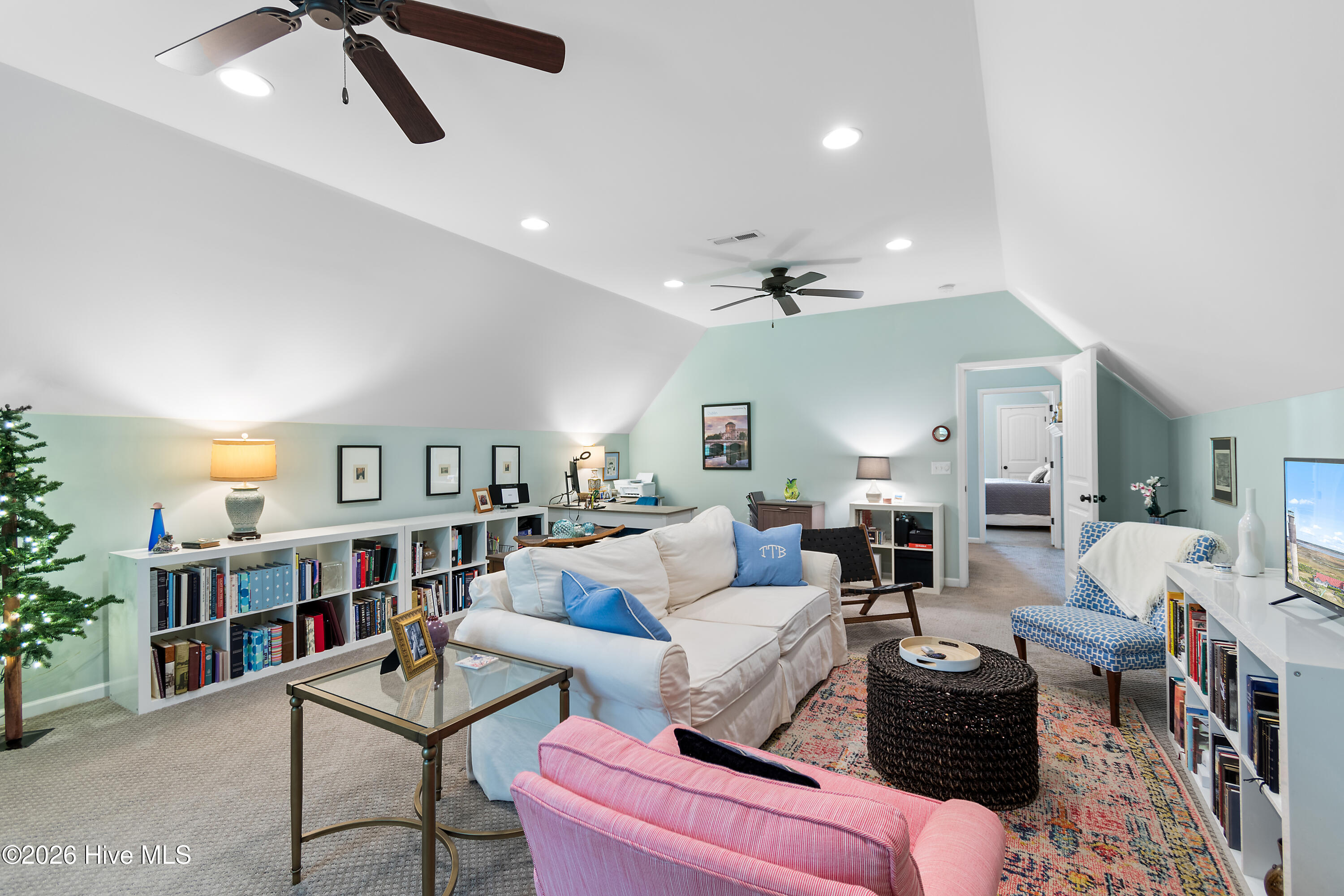 100566075 | Photo 44