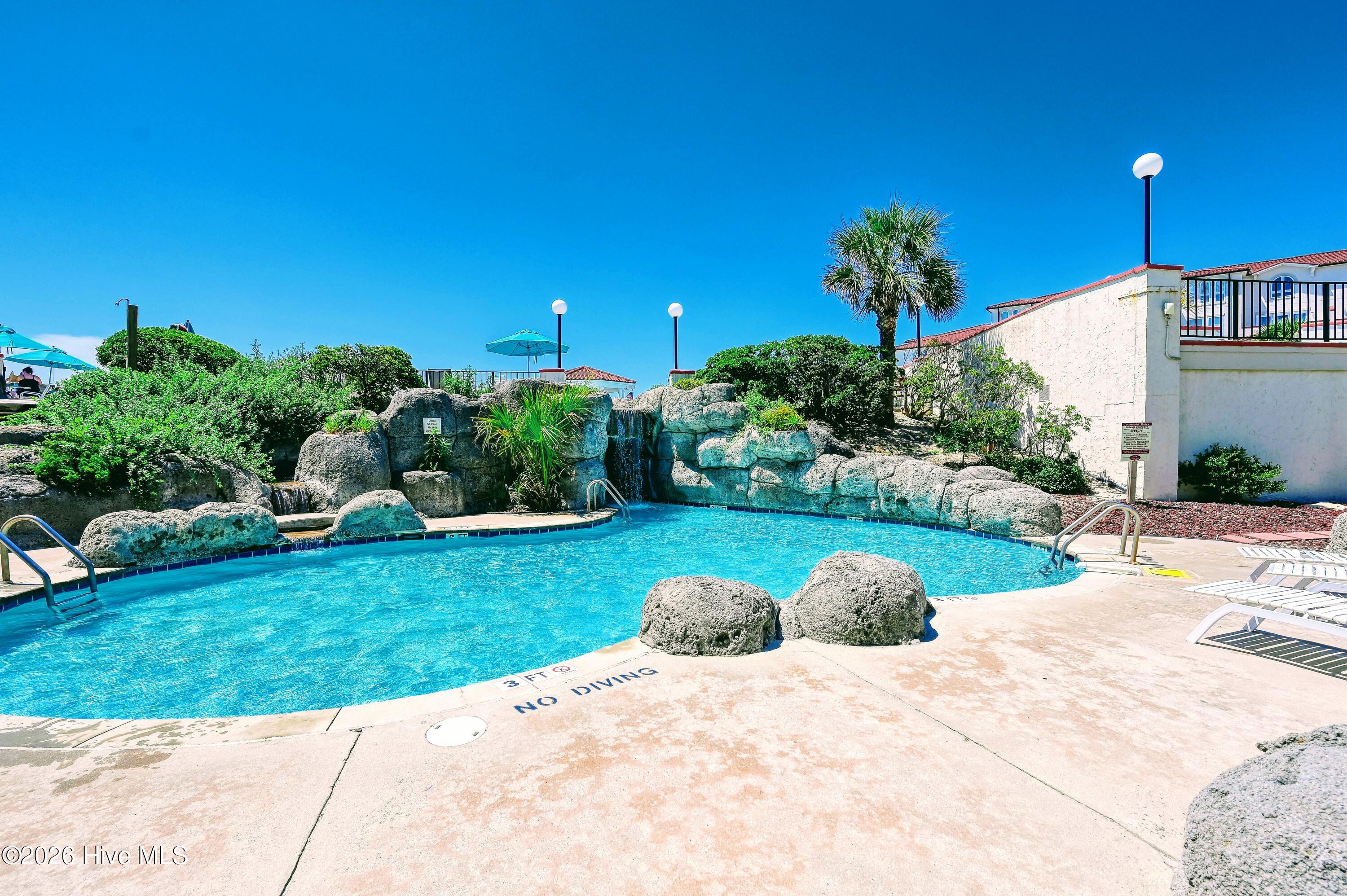 100568256 | Photo 12