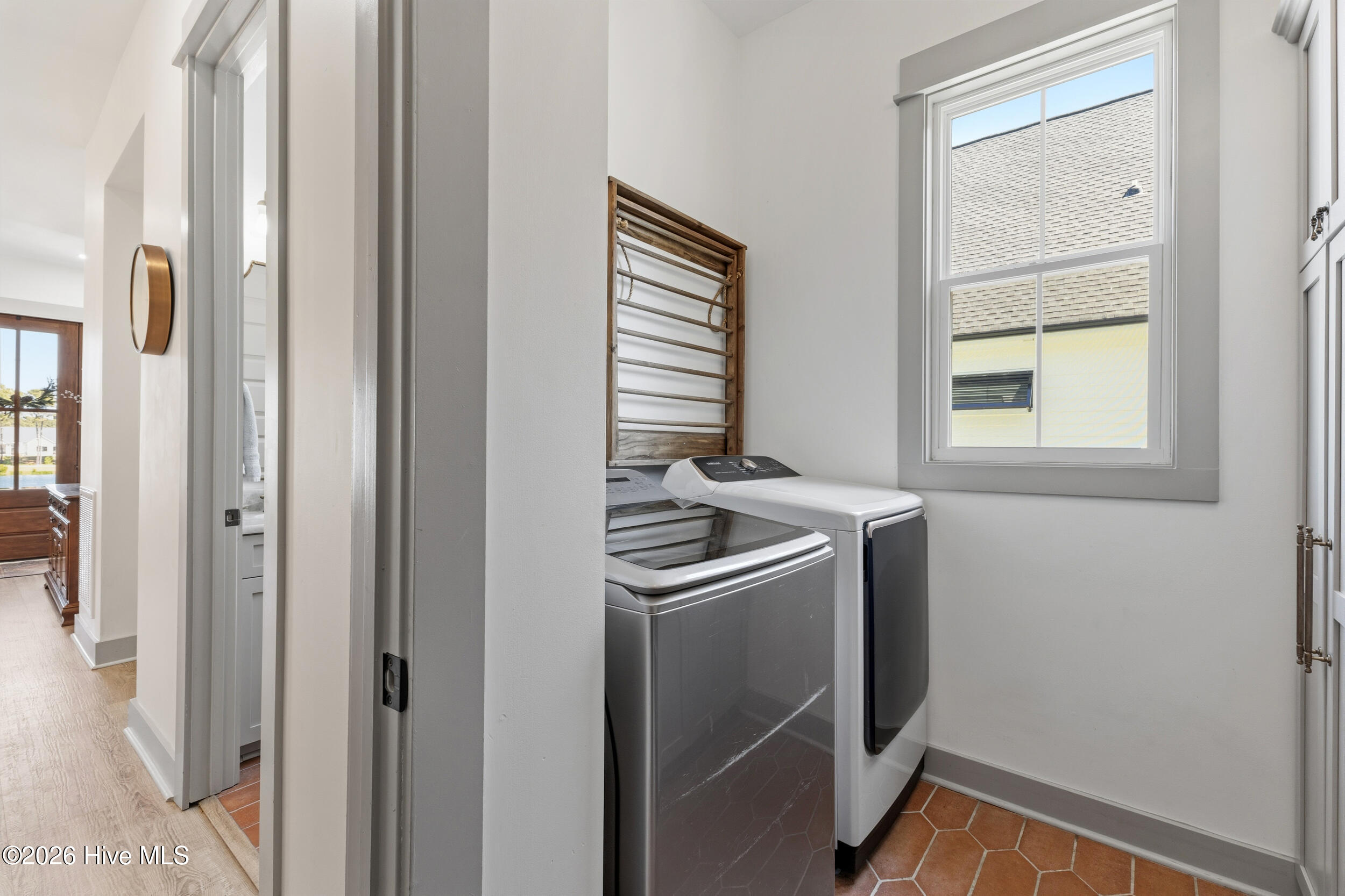 100570688 | Photo 43