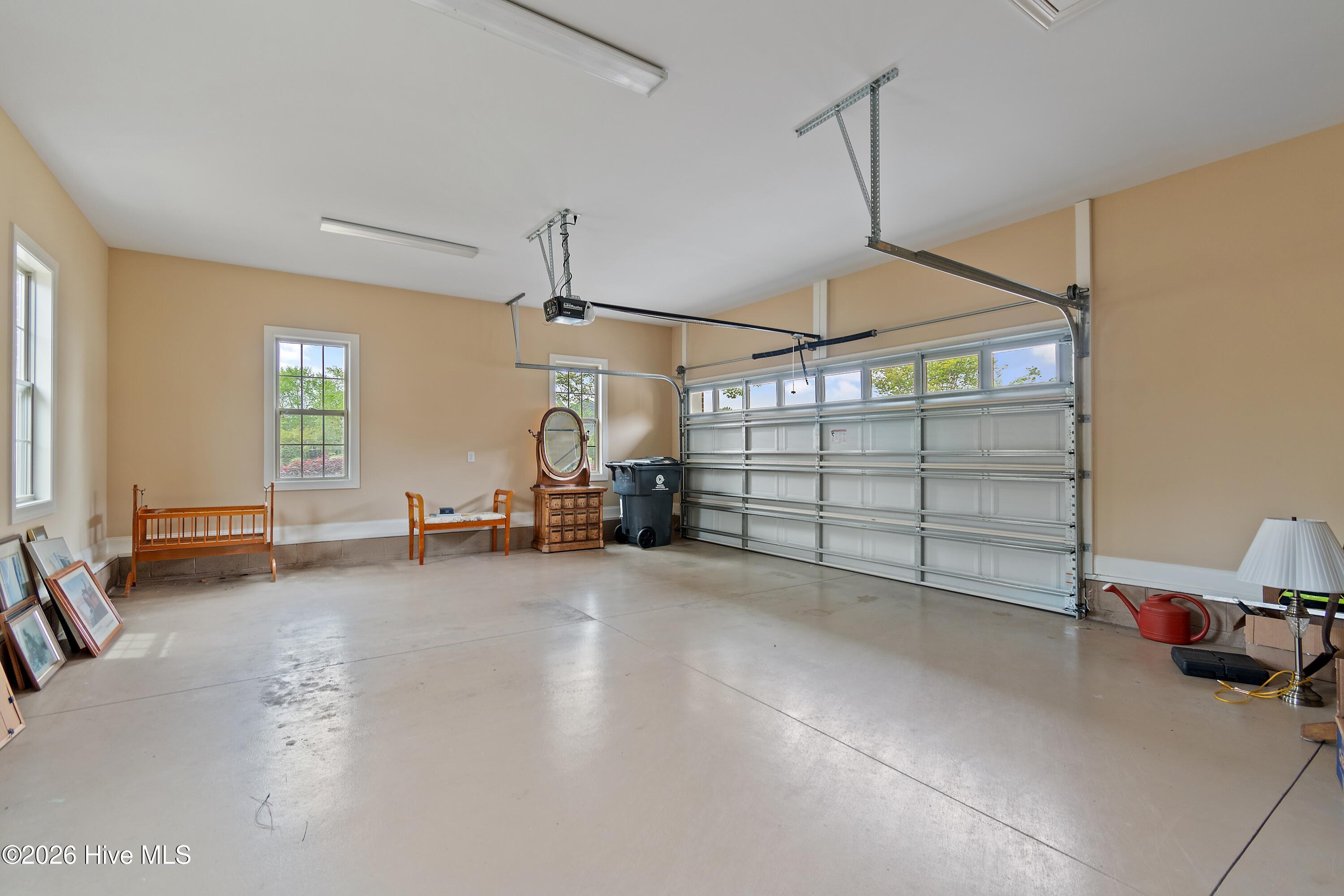 100565695 | Photo 32