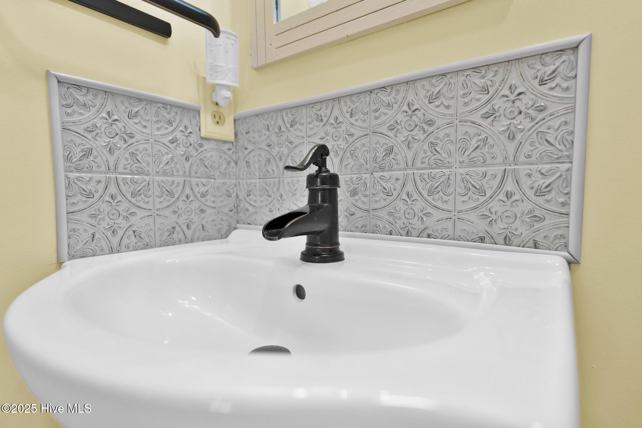 100540087 | Photo 30