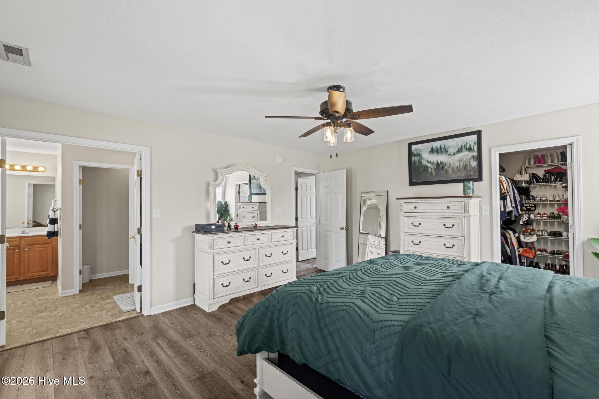 100567348 | Photo 14