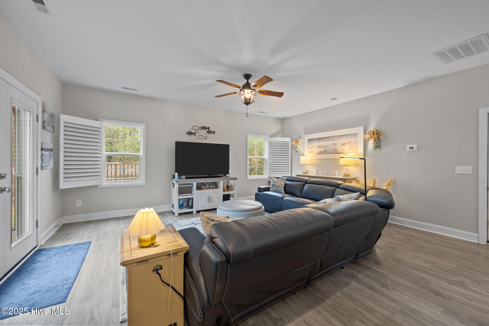 100544469 | Photo 13