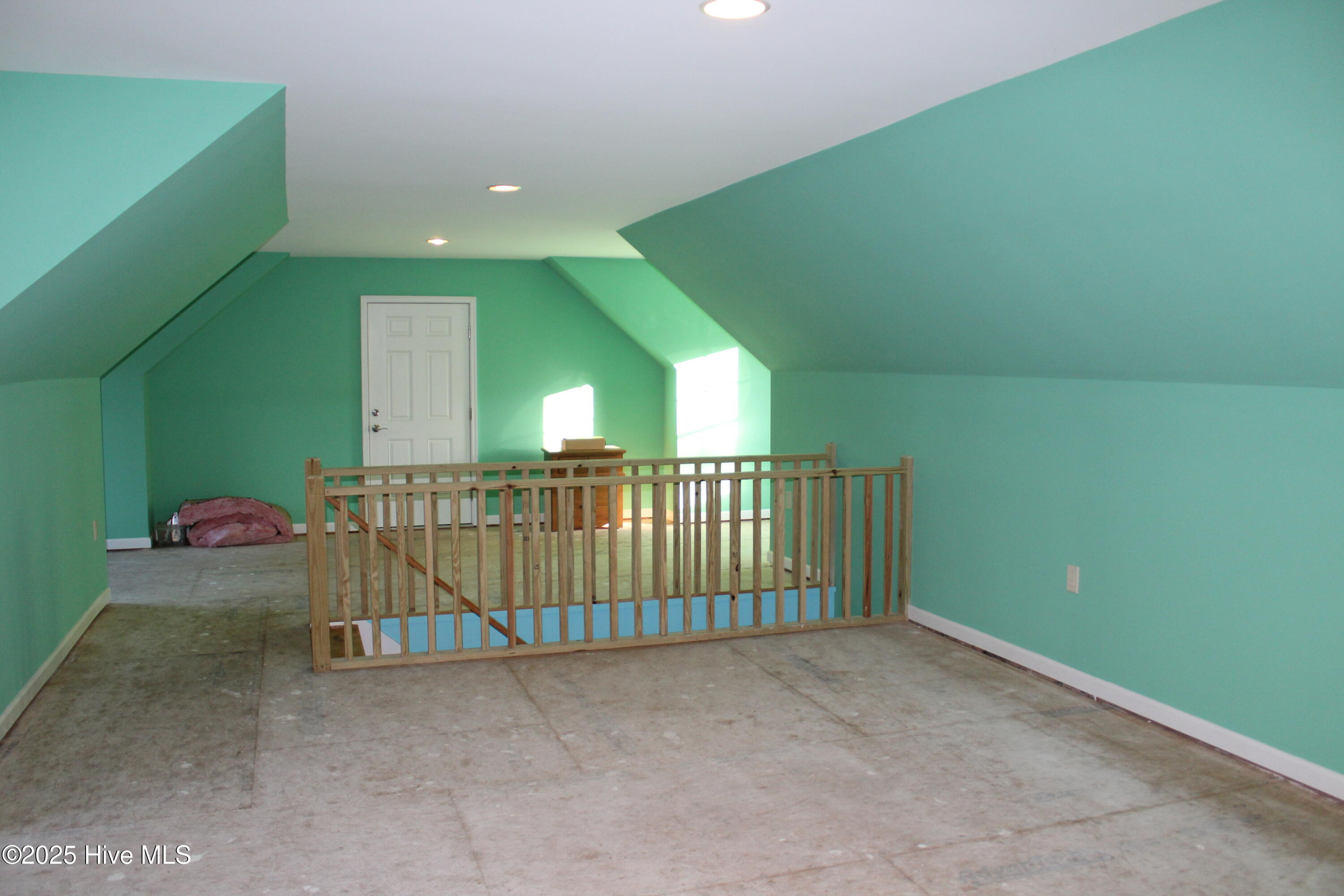 100540386 | Photo 15