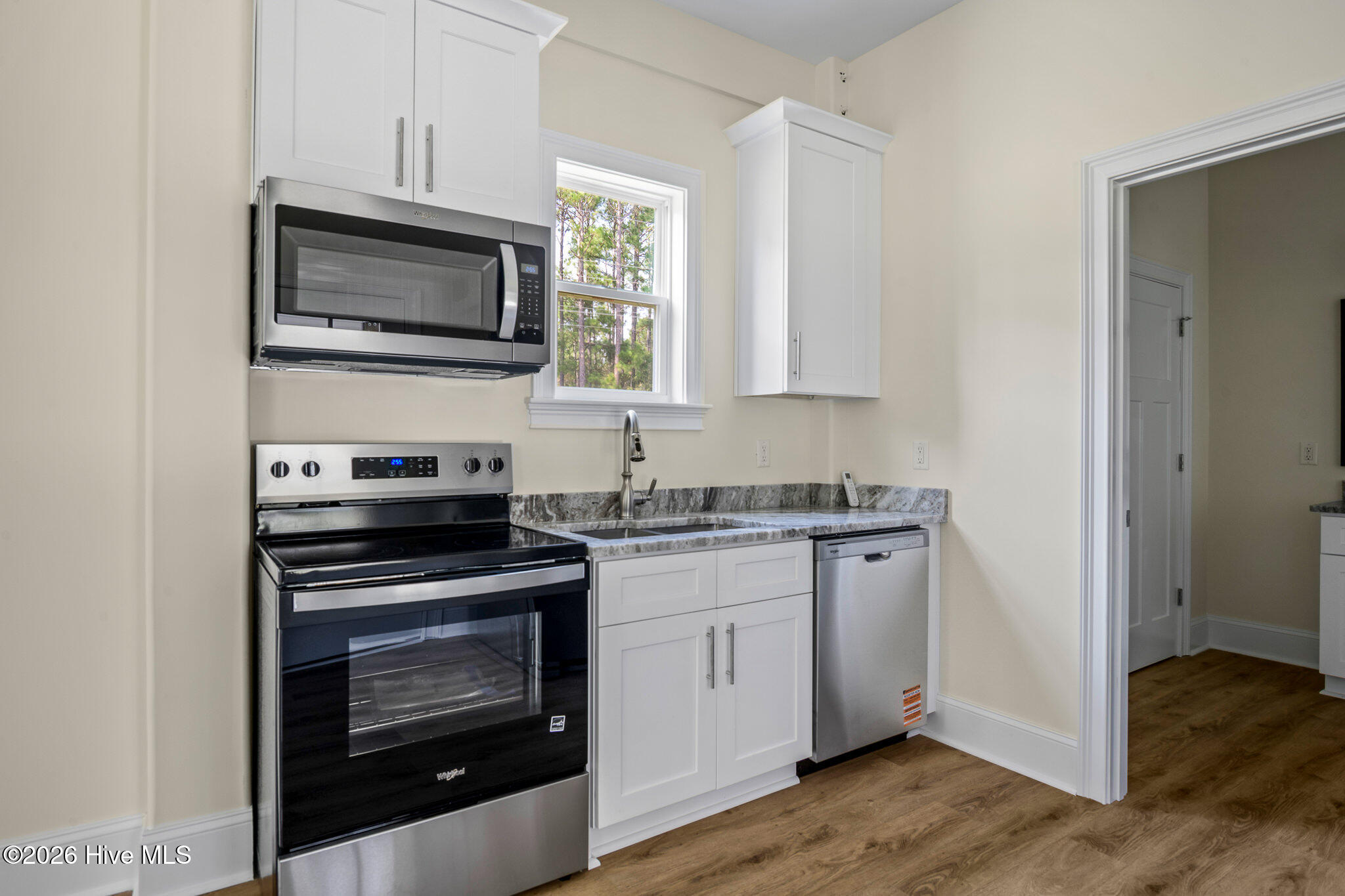 100517039 | Photo 44