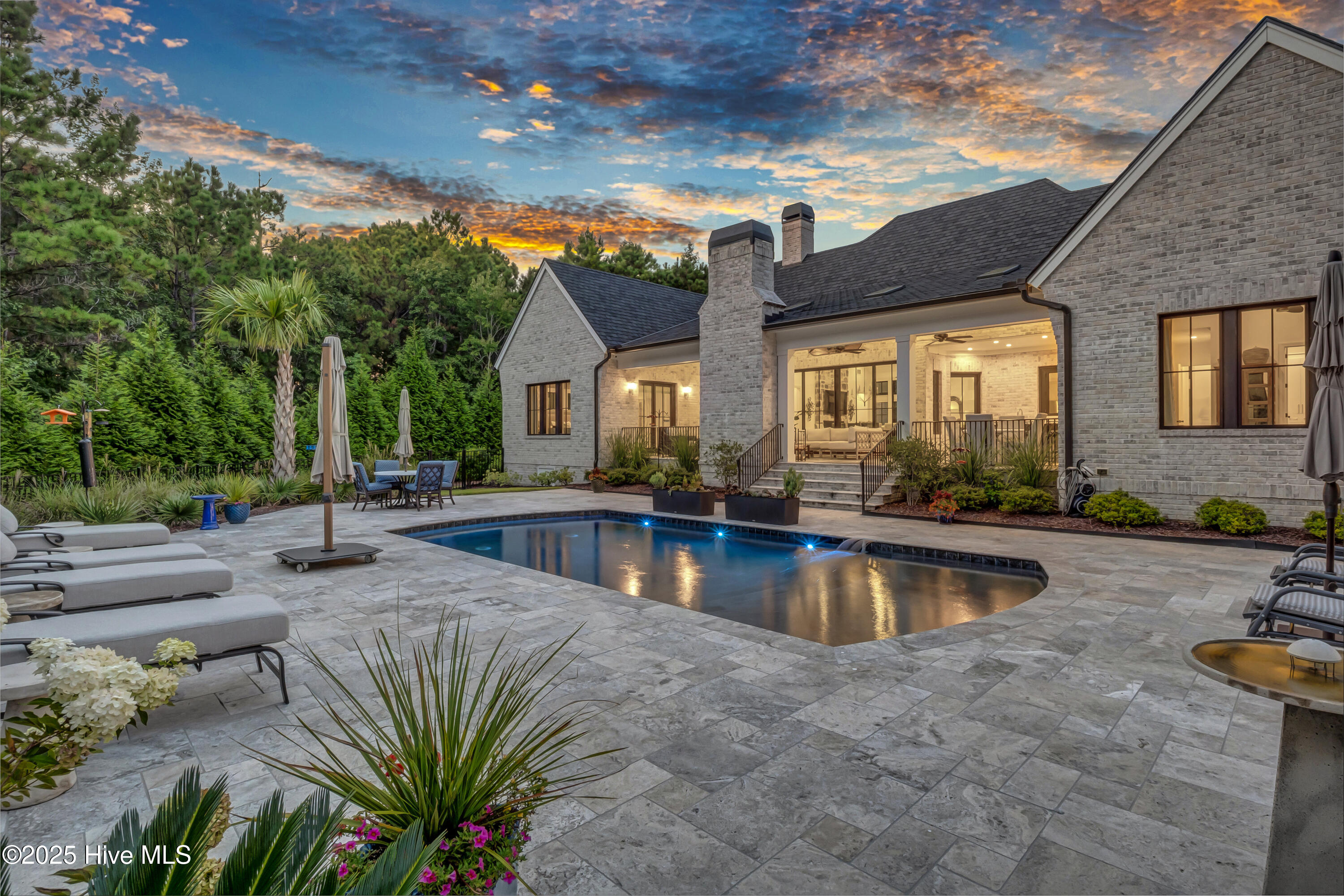 100532496 | Photo 66