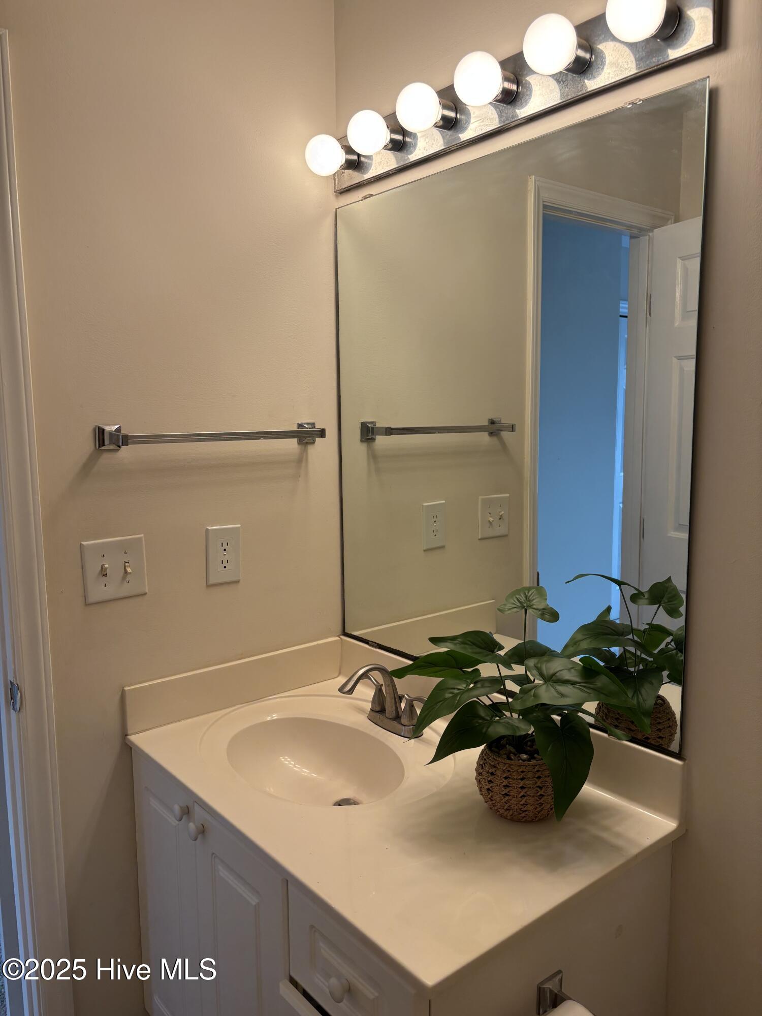 100522436 | Photo 26