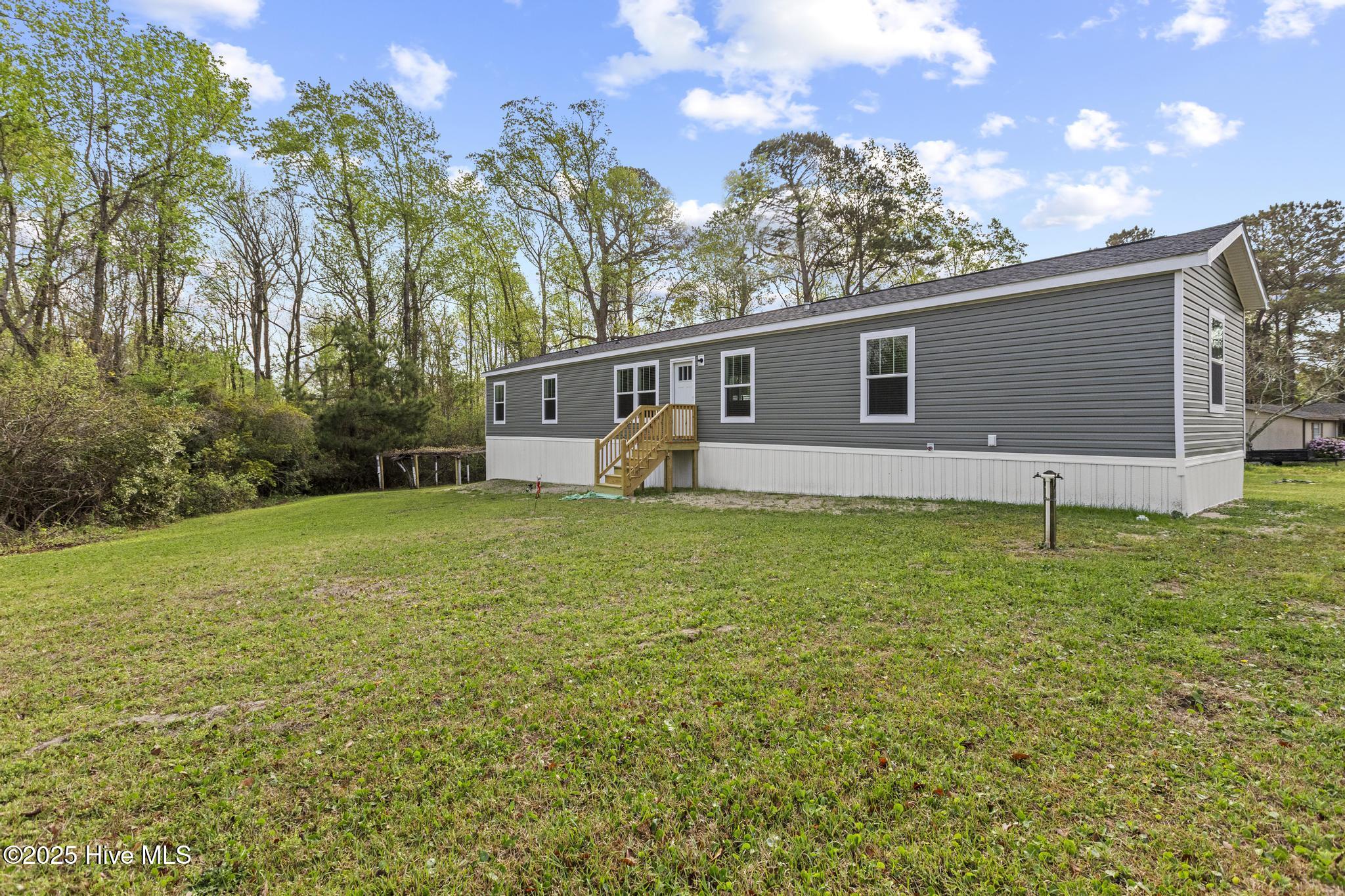 Undisclosed Address, Hampstead, NC, 28443