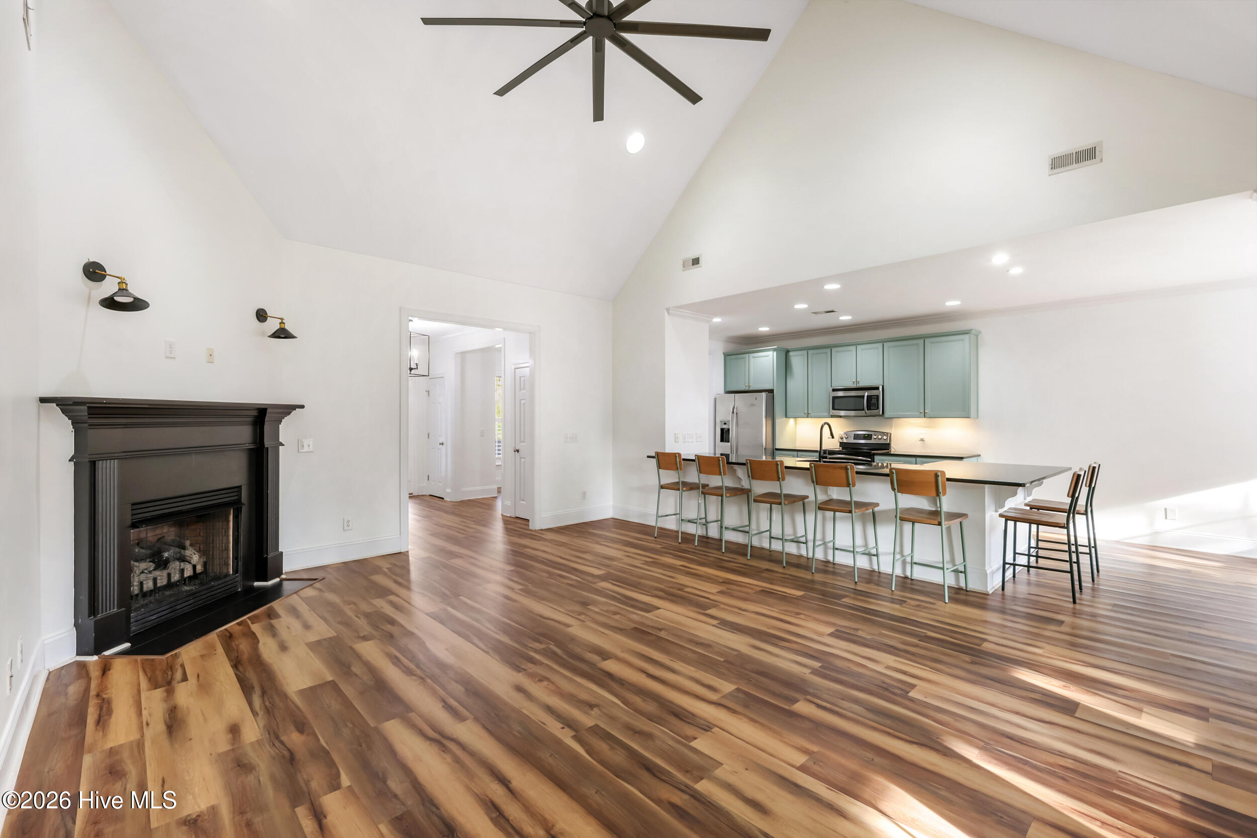 100547349 | Photo 15