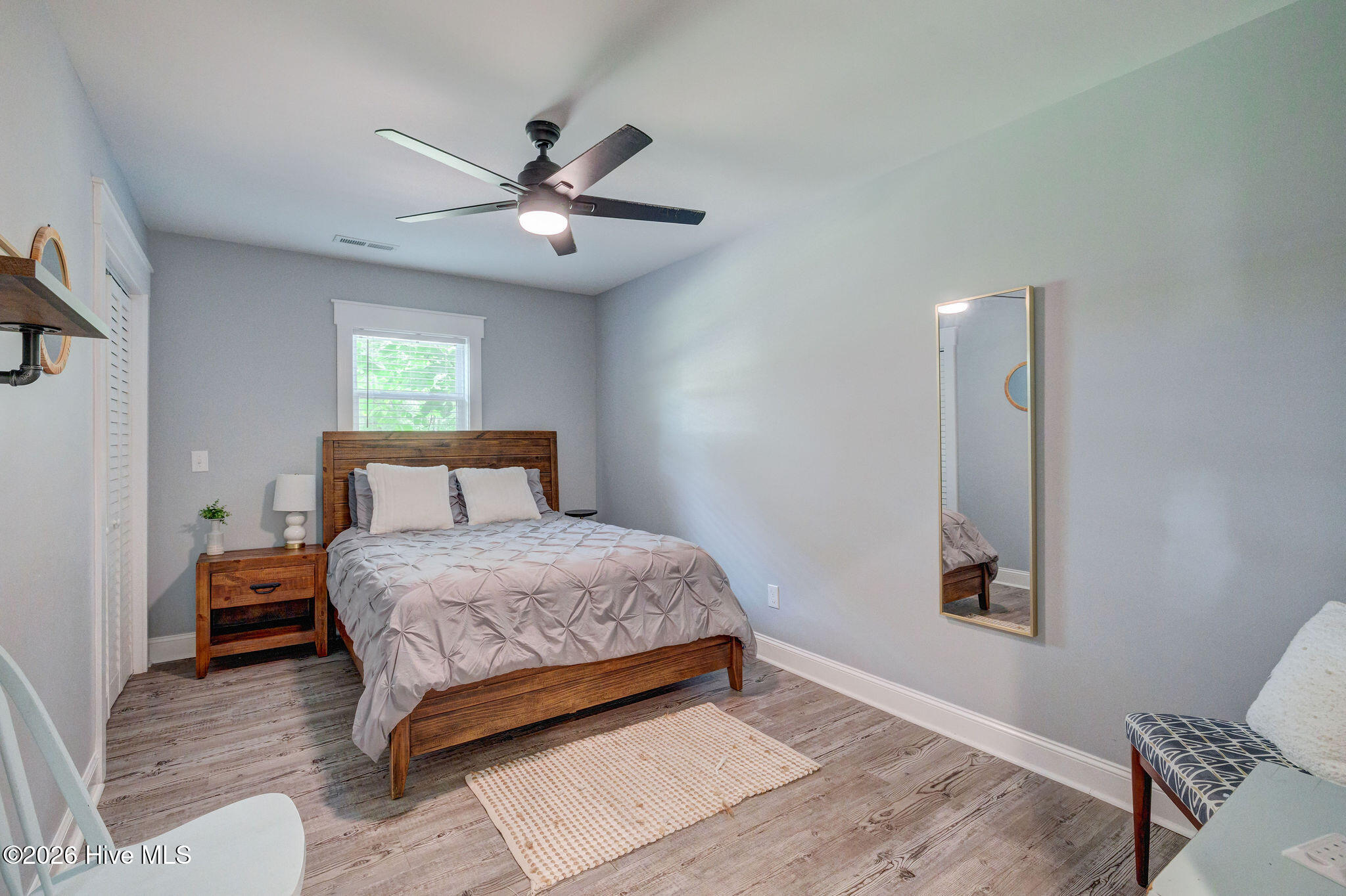 100558109 | Photo 43