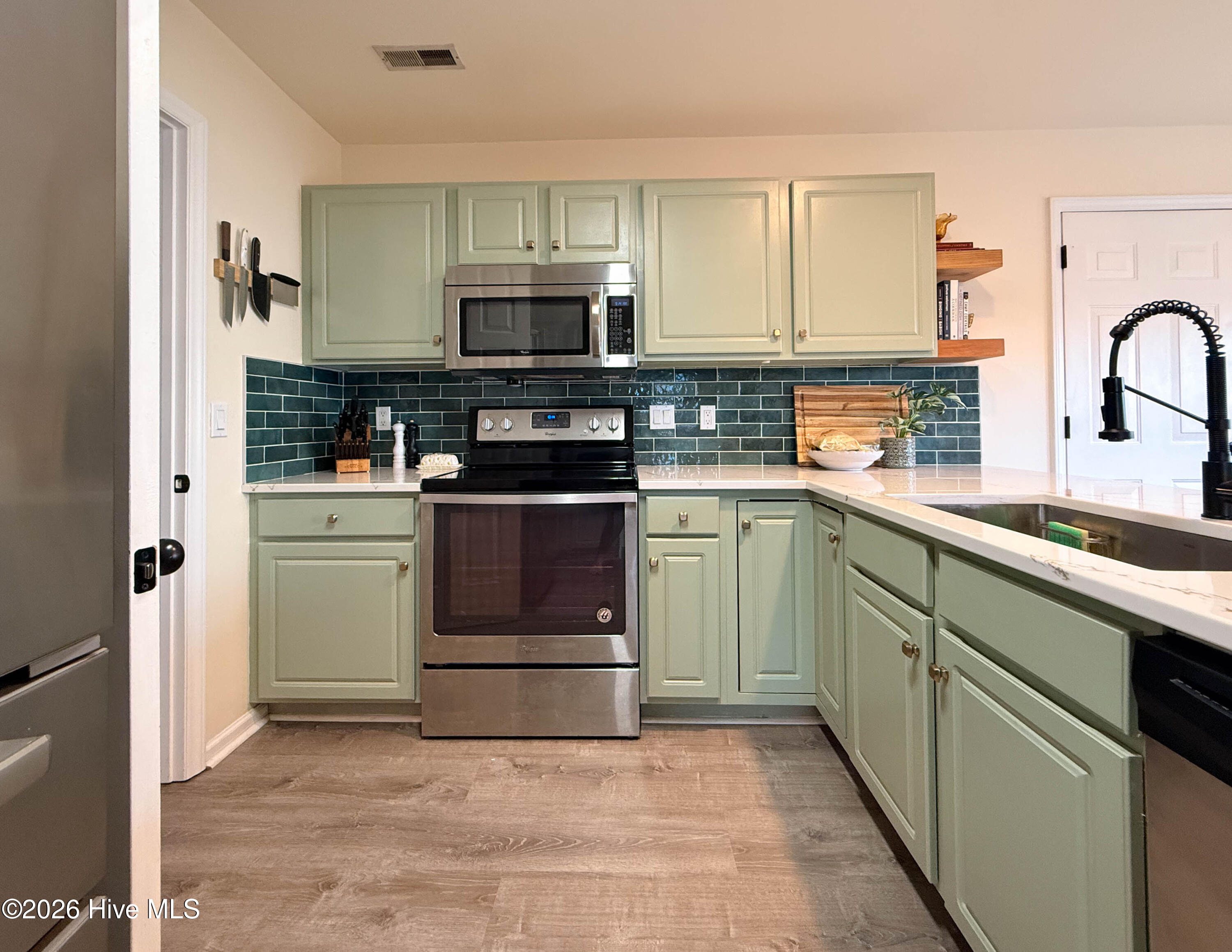 100559708 | Photo 19