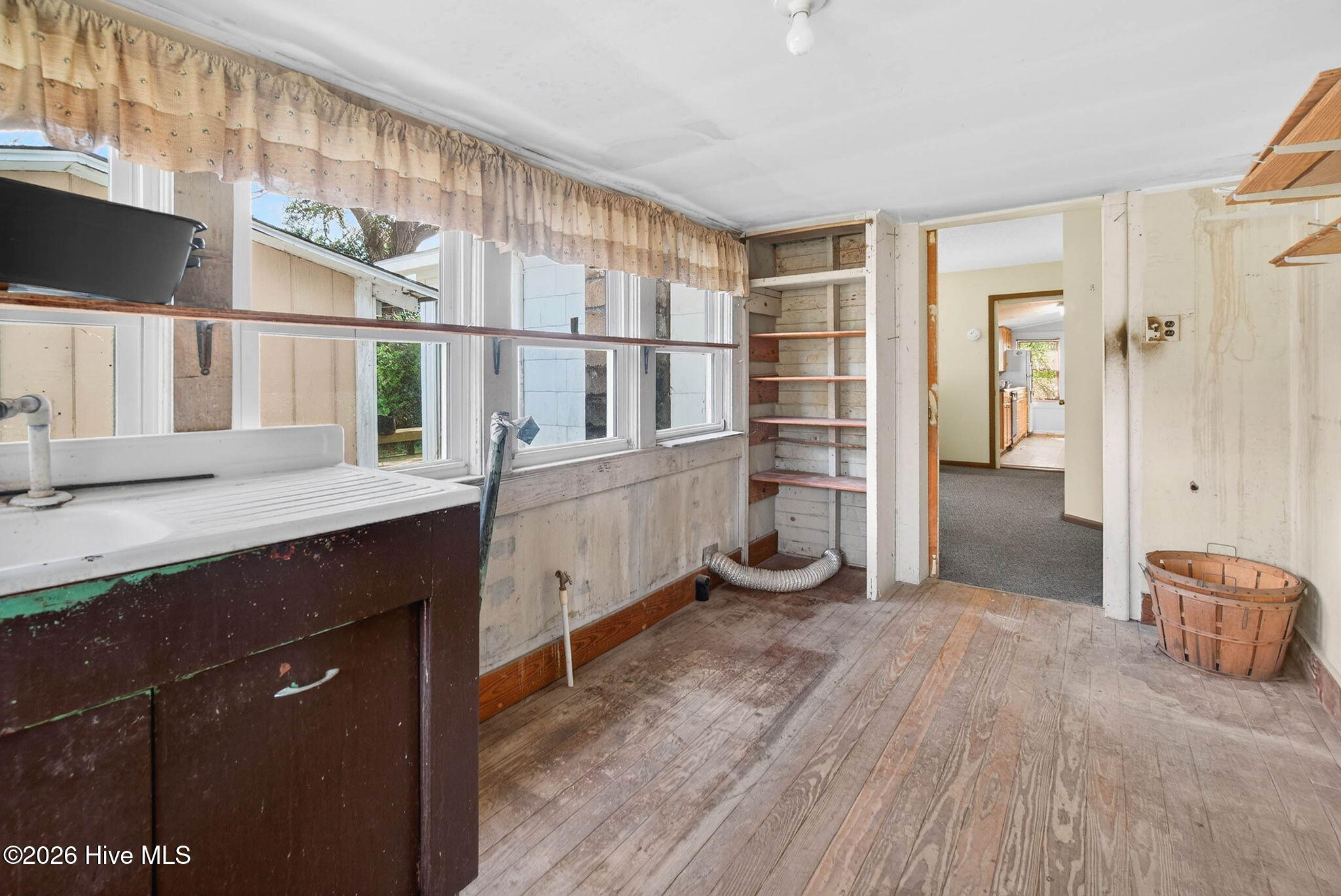 100560729 | Photo 25