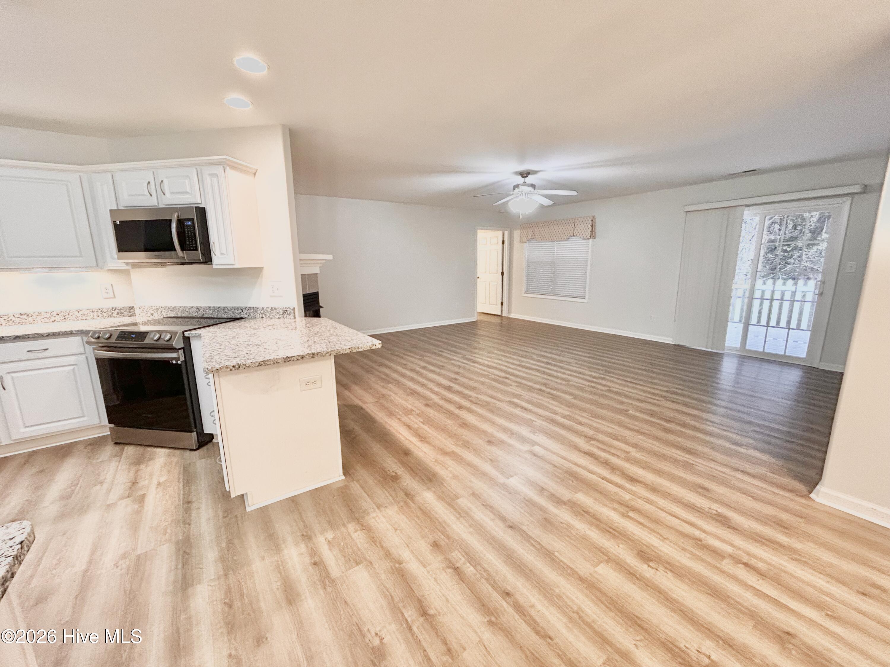 100542918 | Photo 23